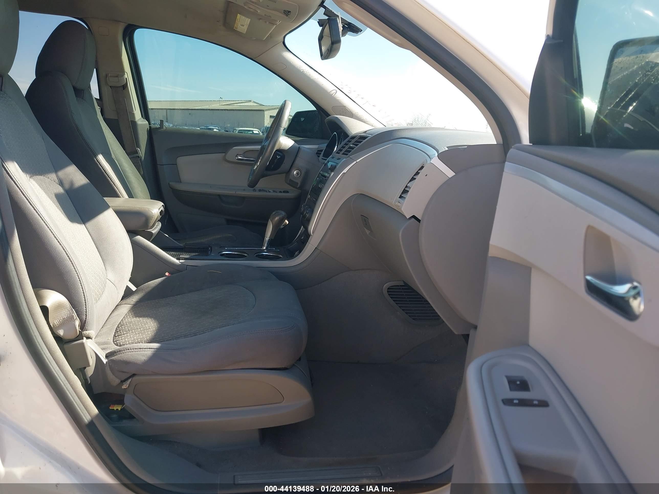 CHEVROLET TRAVERSE image 5