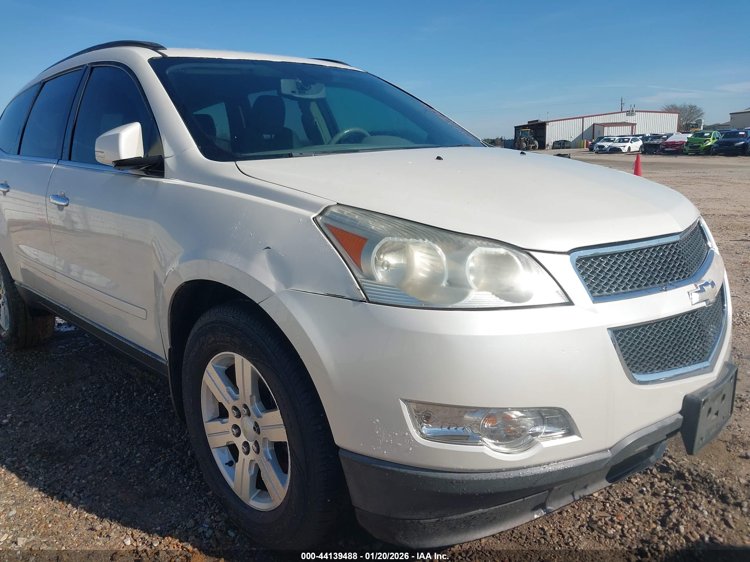 CHEVROLET TRAVERSE image 6