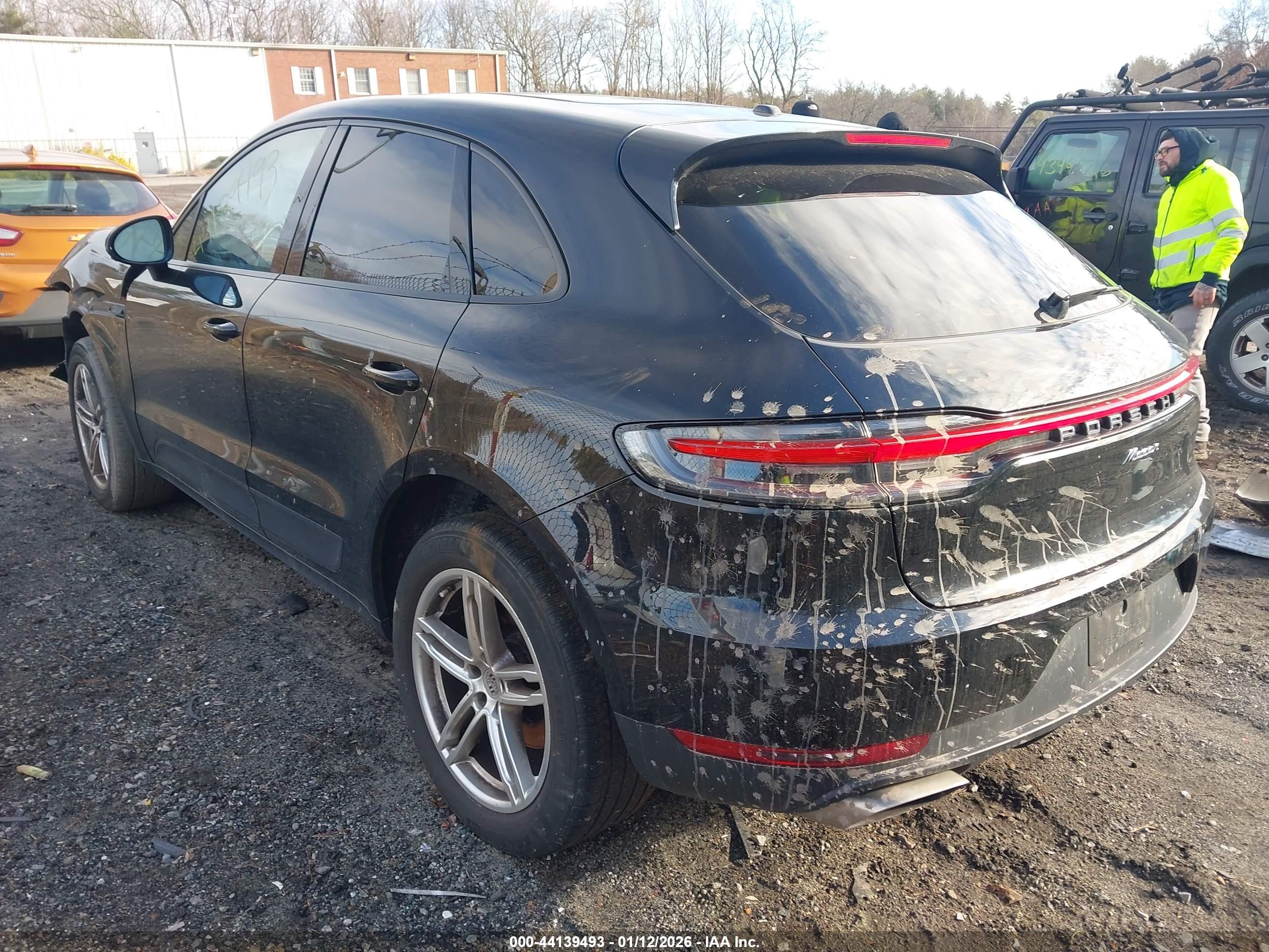 PORSCHE MACAN image 3