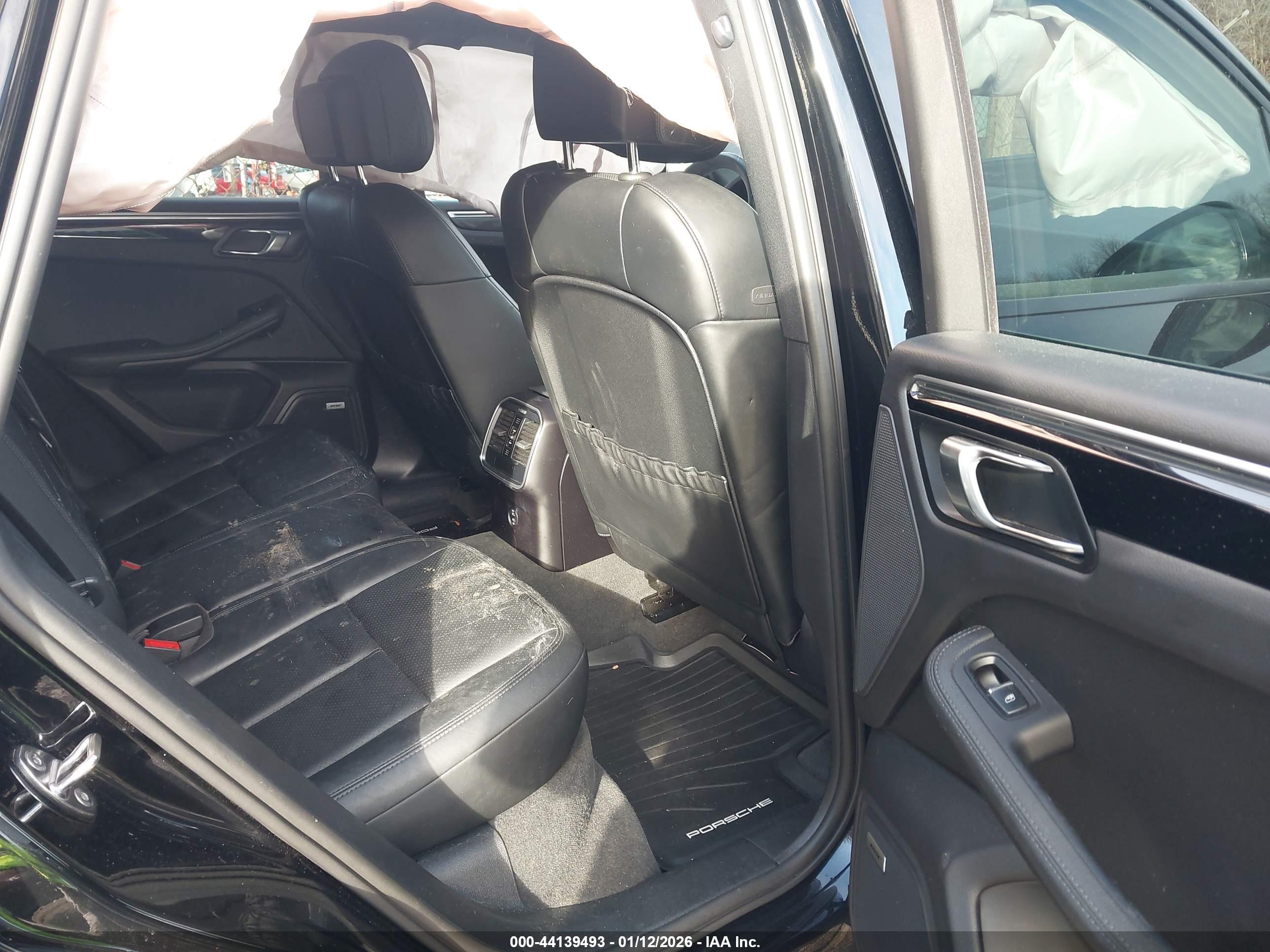 PORSCHE MACAN image 8