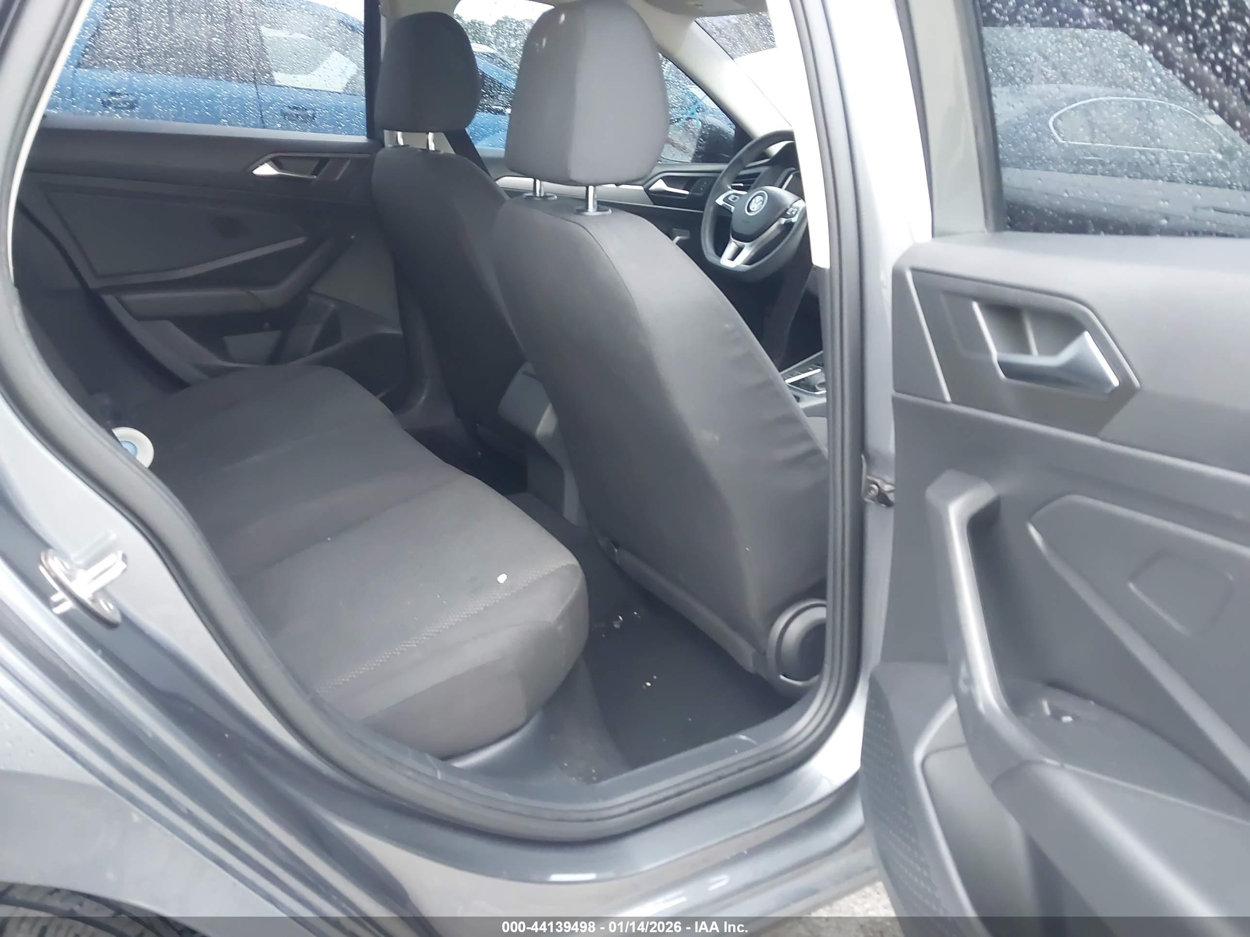 VOLKSWAGEN JETTA image 8