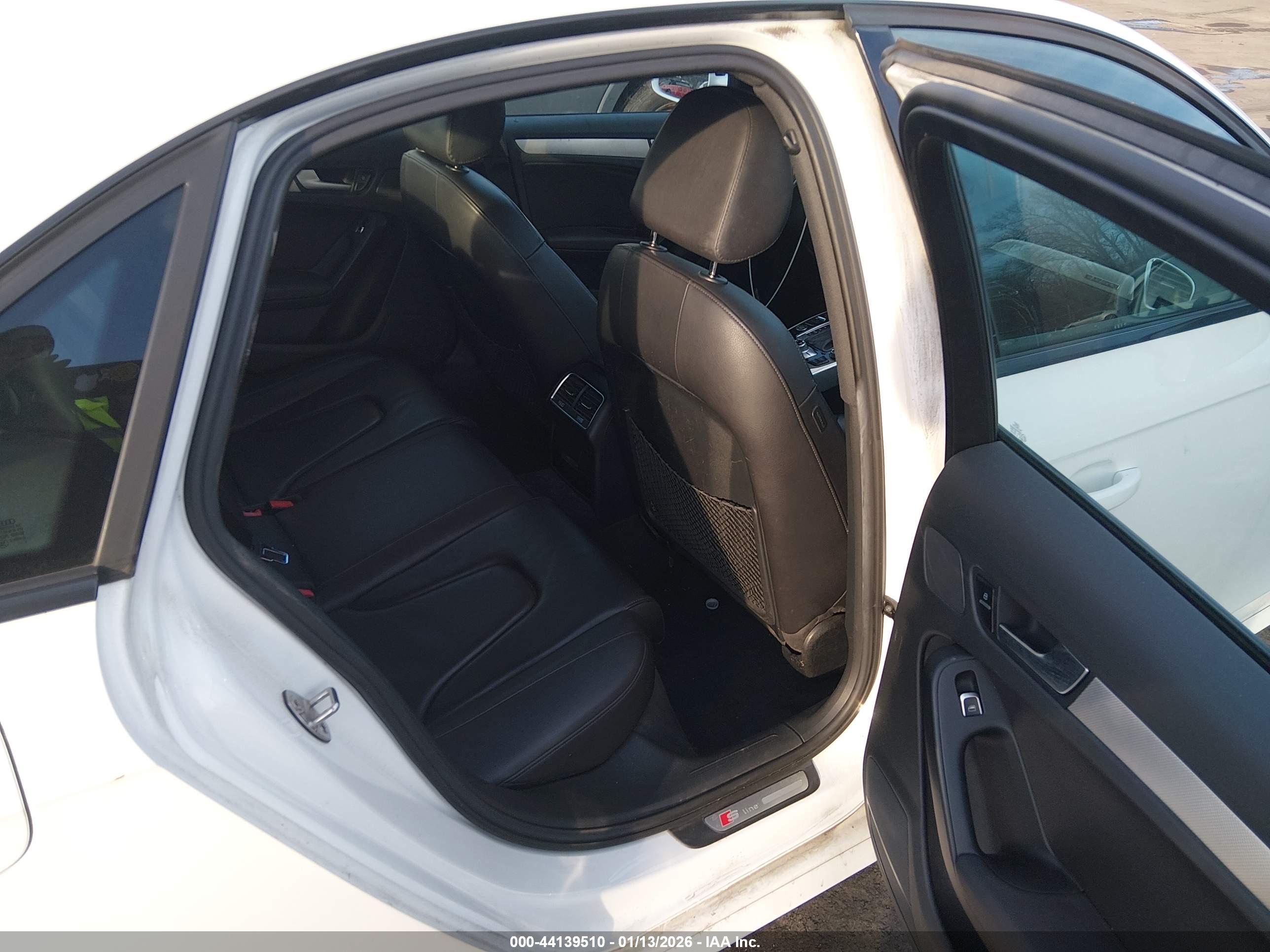 AUDI A4 image 8
