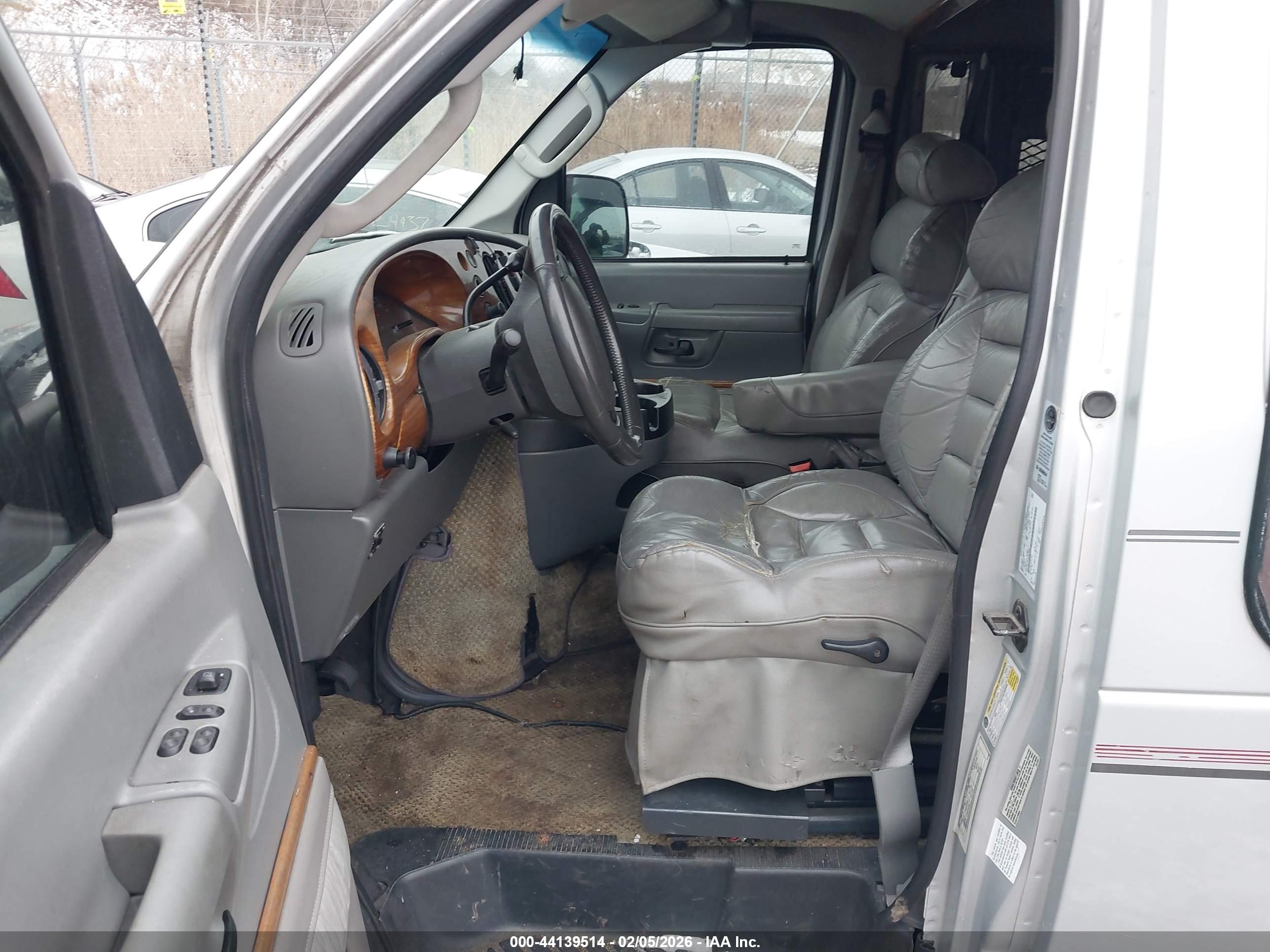 FORD E-250 image 5
