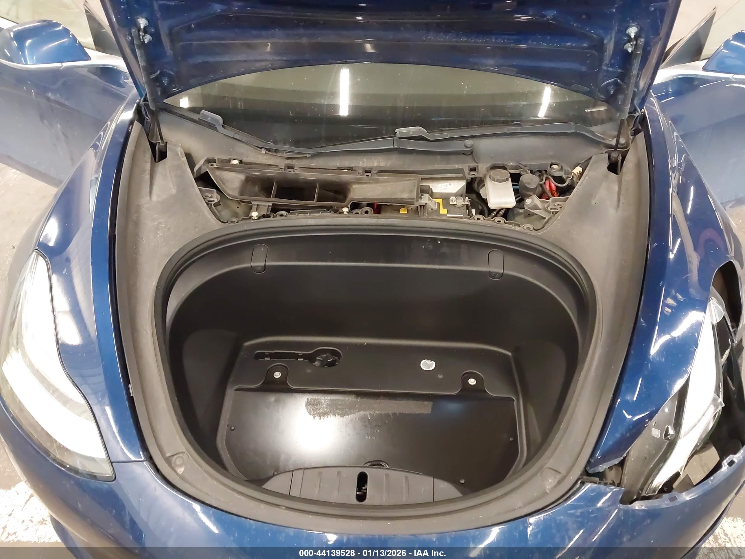 TESLA MODEL image 10
