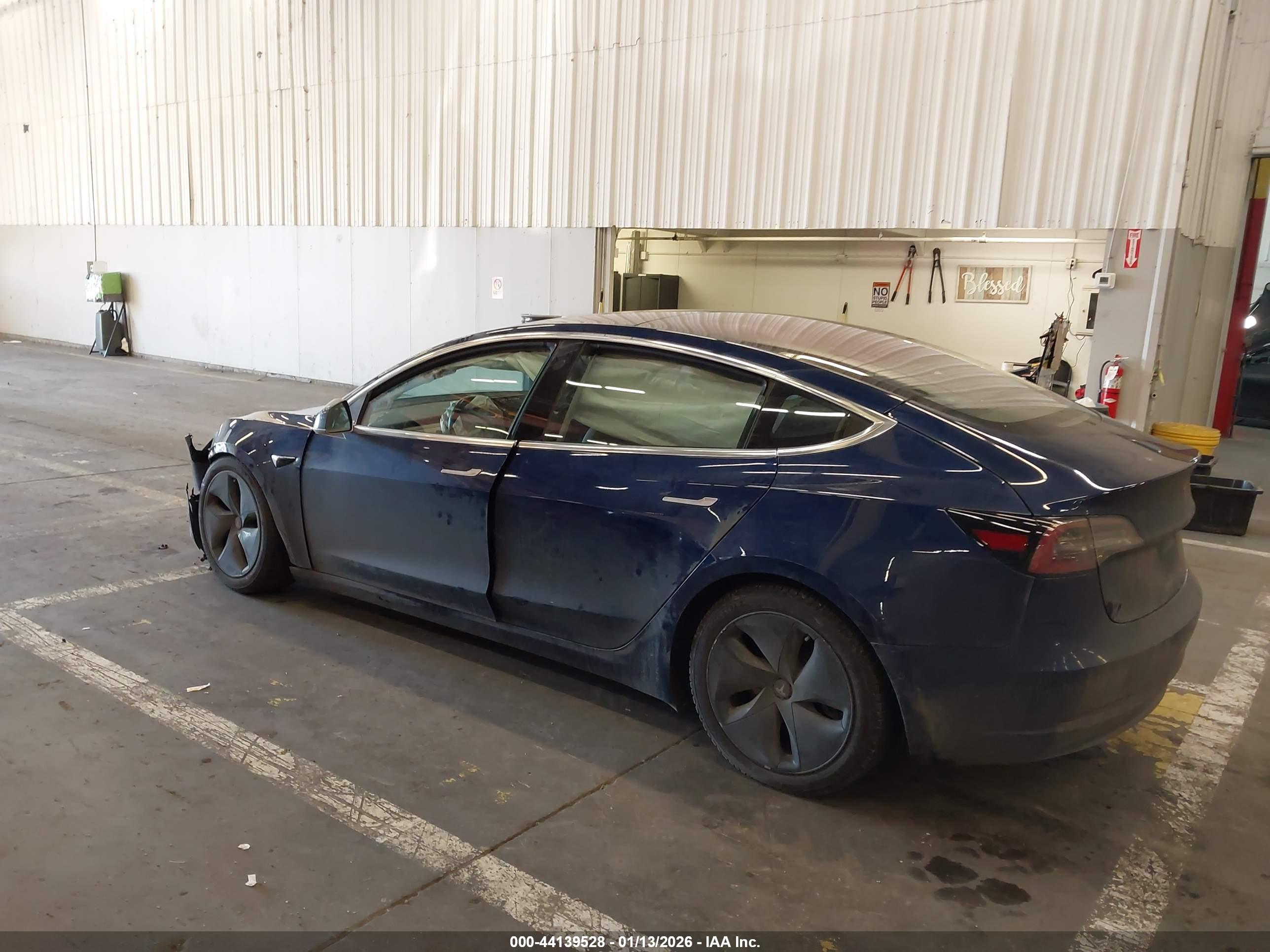TESLA MODEL image 3