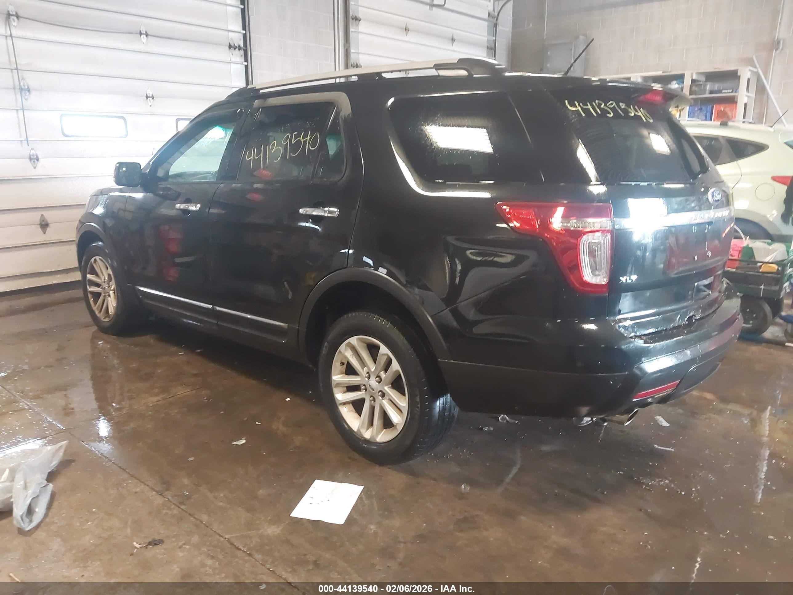 FORD EXPLORER image 3