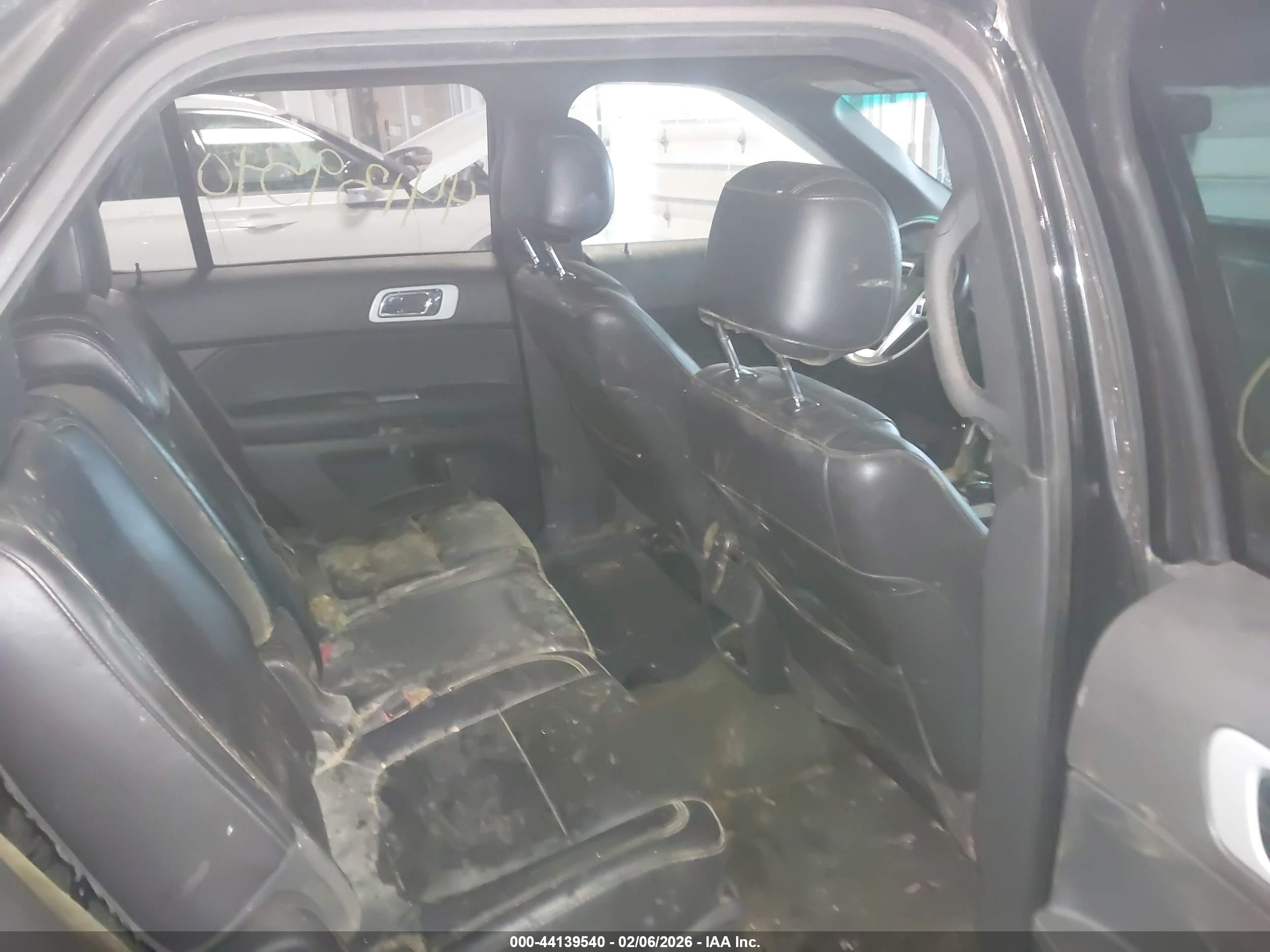 FORD EXPLORER image 8