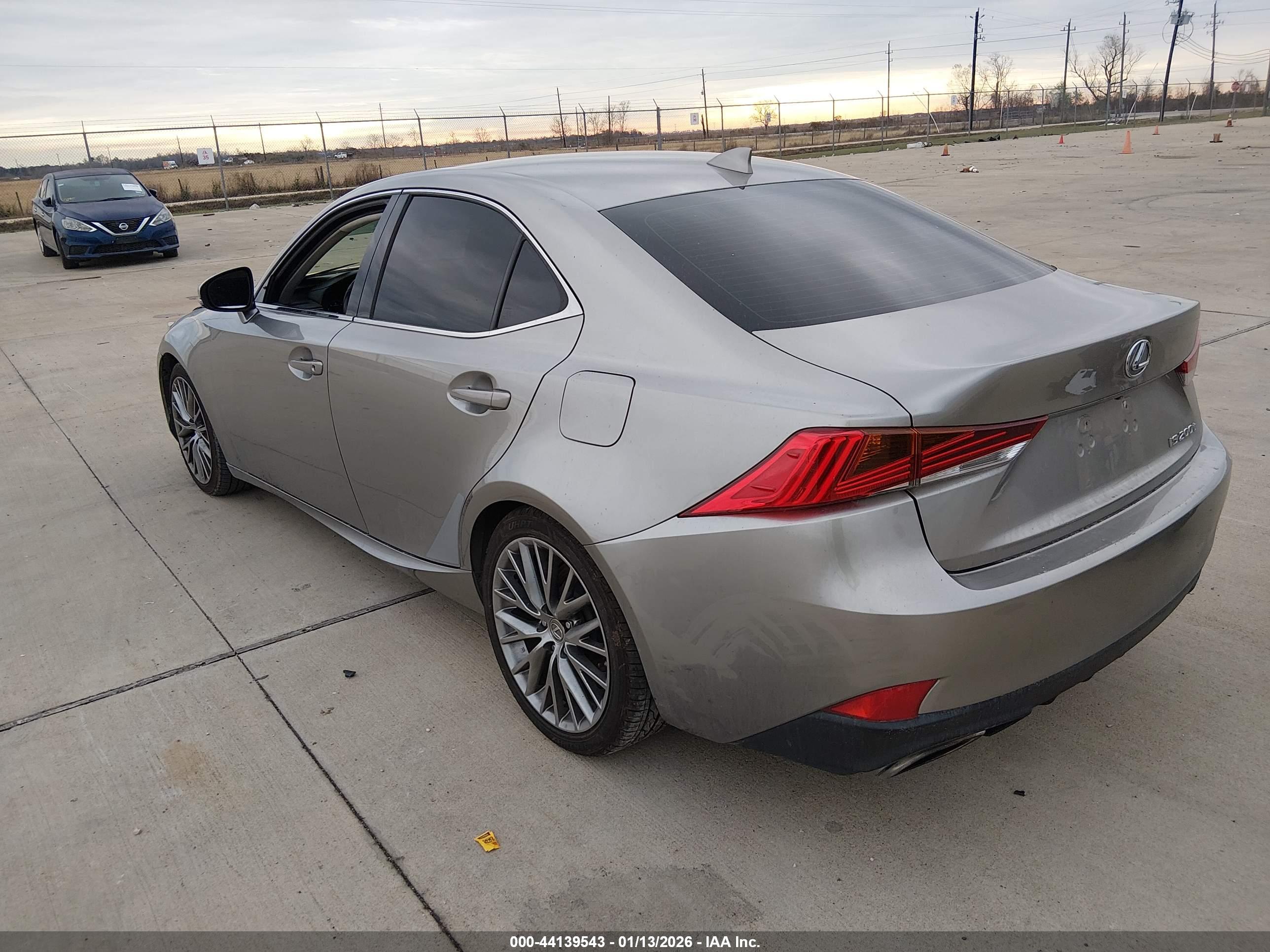 LEXUS IS image 3