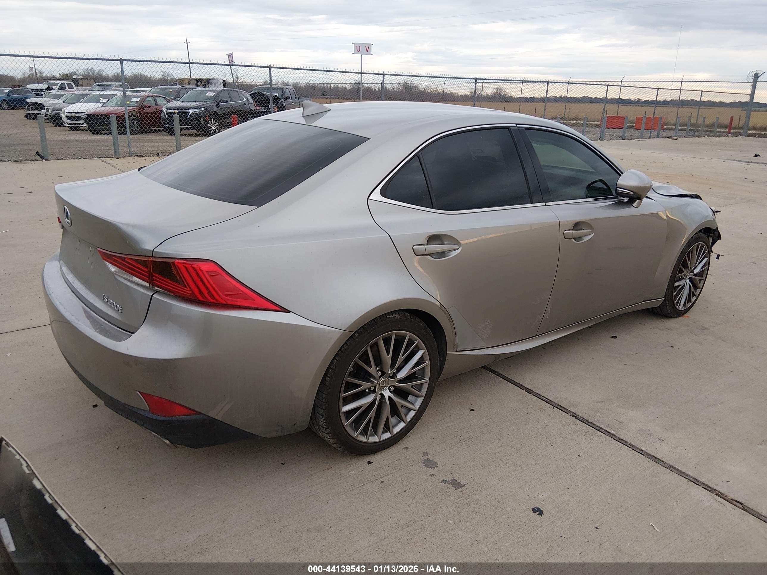 LEXUS IS image 4