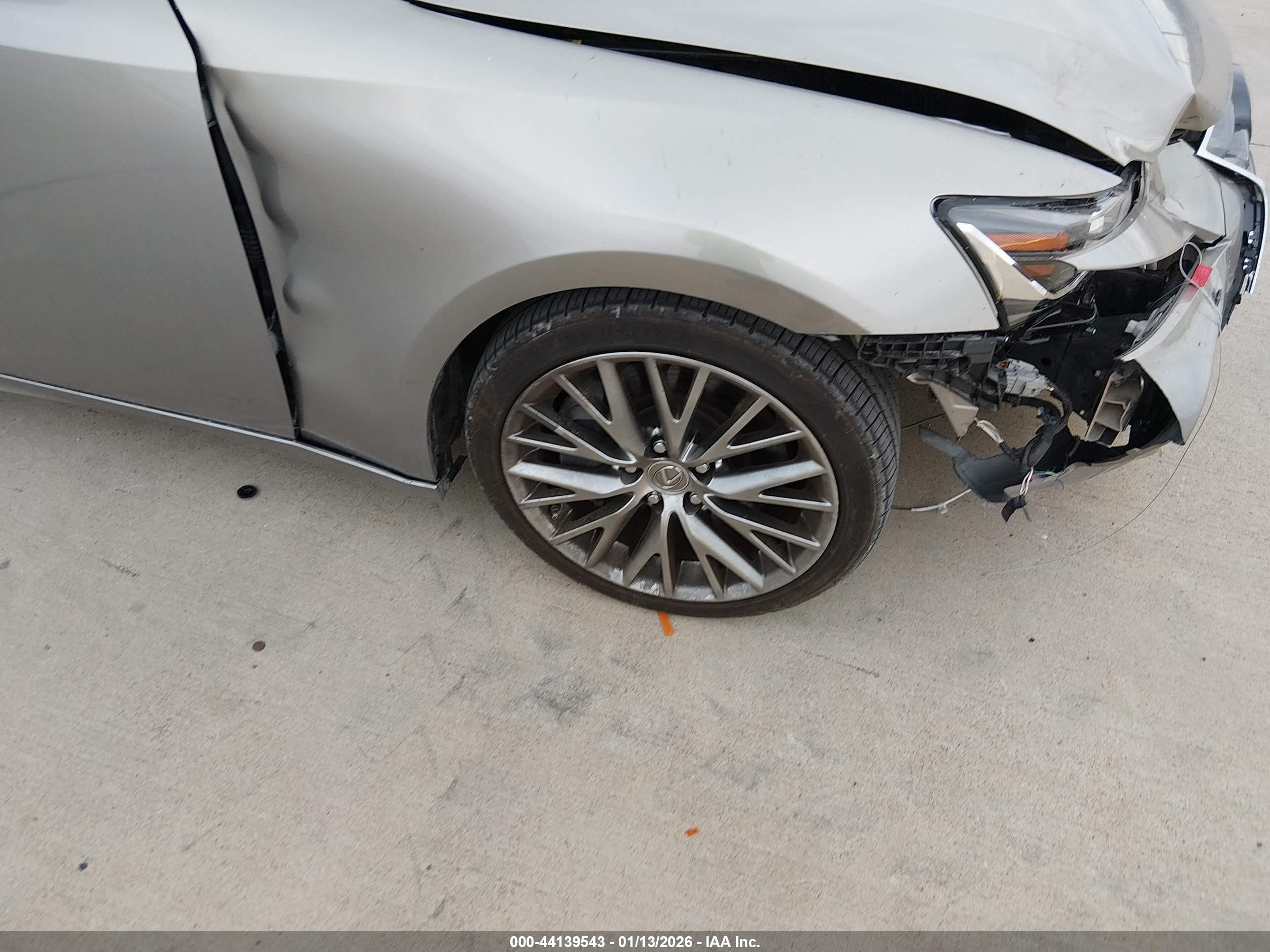 LEXUS IS image 6