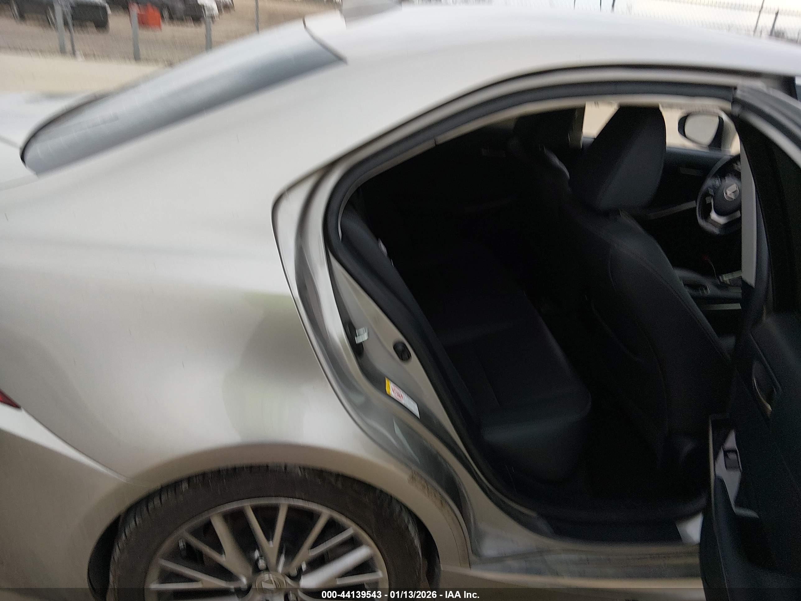 LEXUS IS image 8