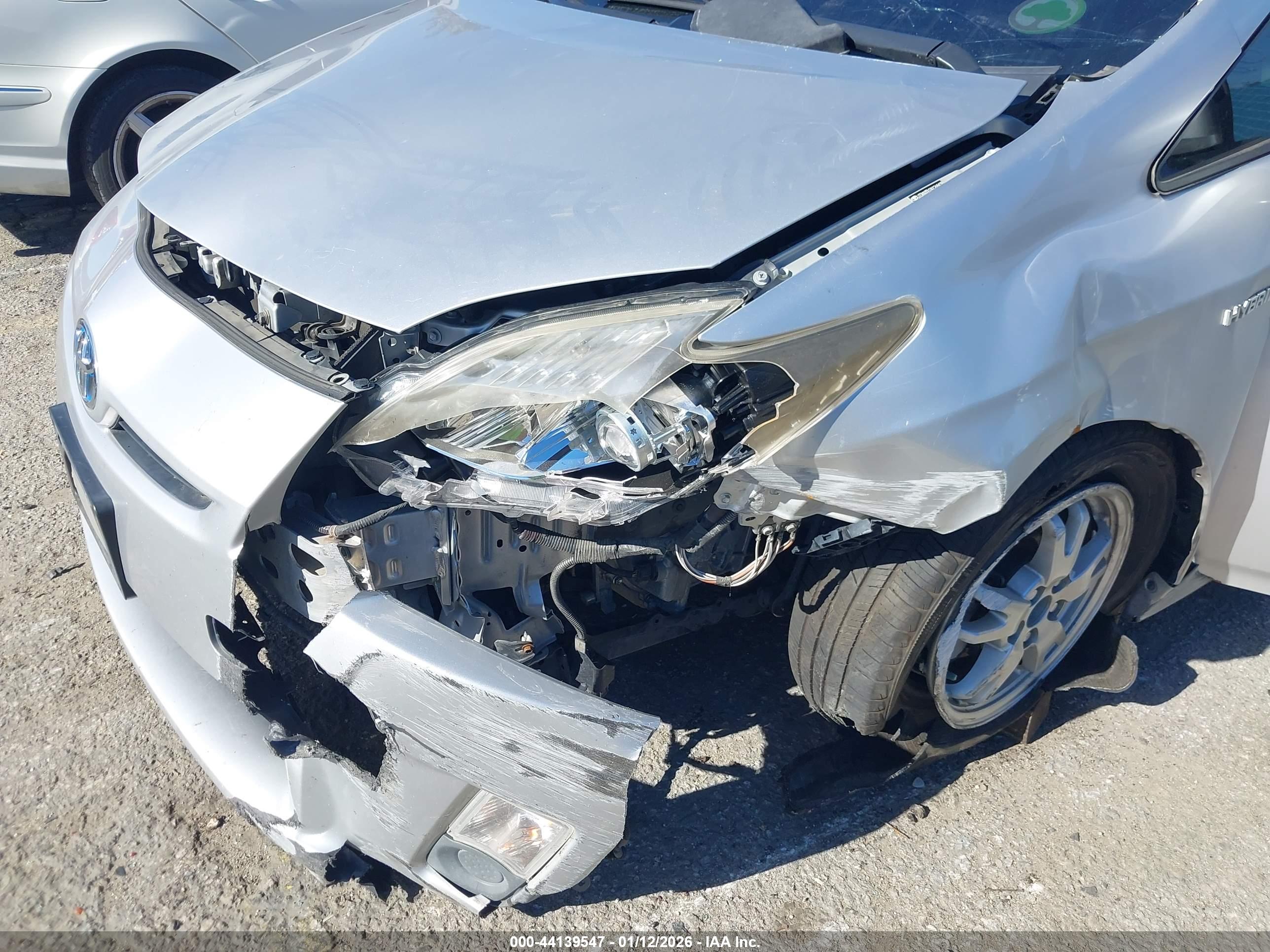 TOYOTA PRIUS image 6