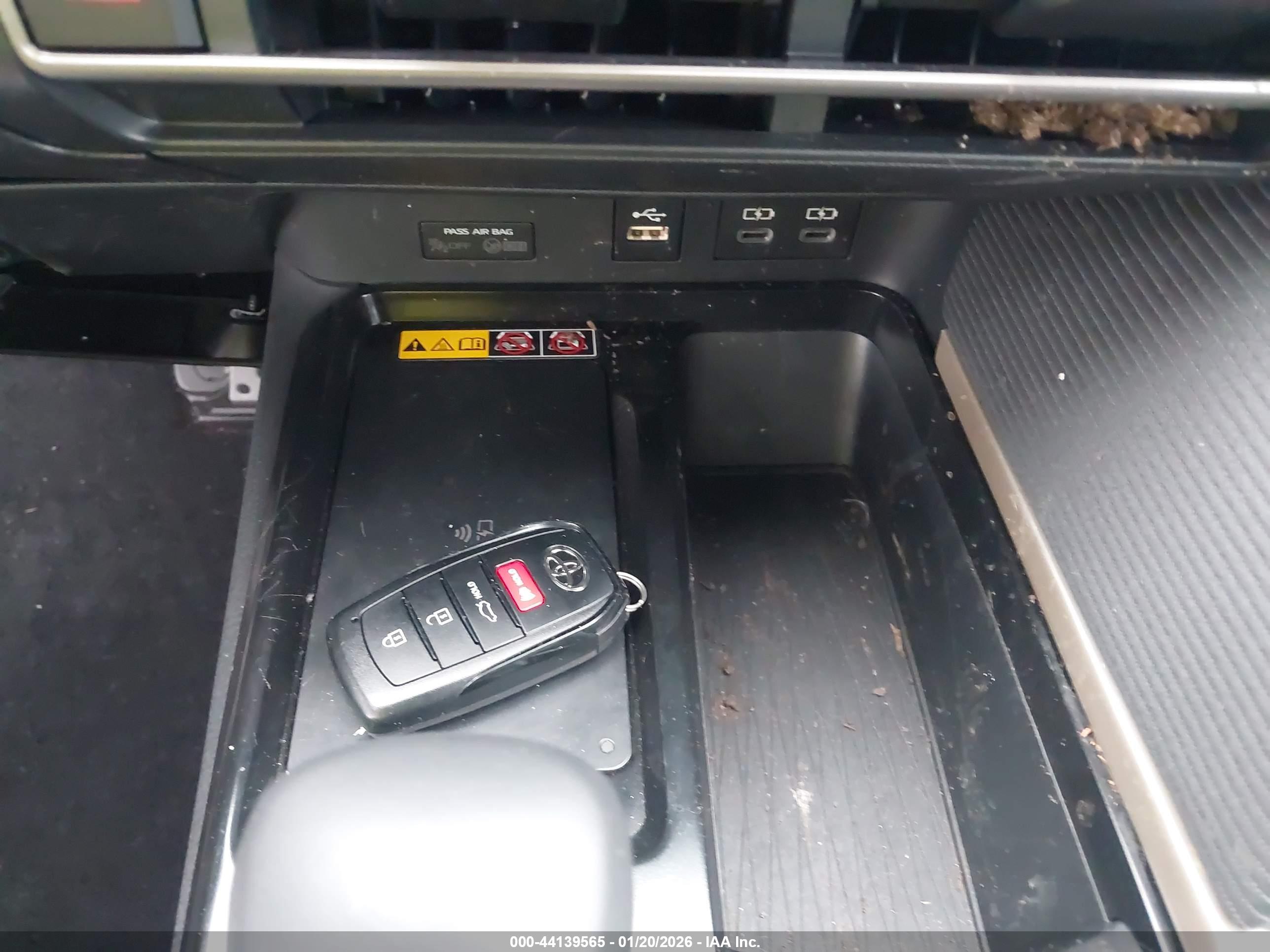 TOYOTA CAMRY image 11