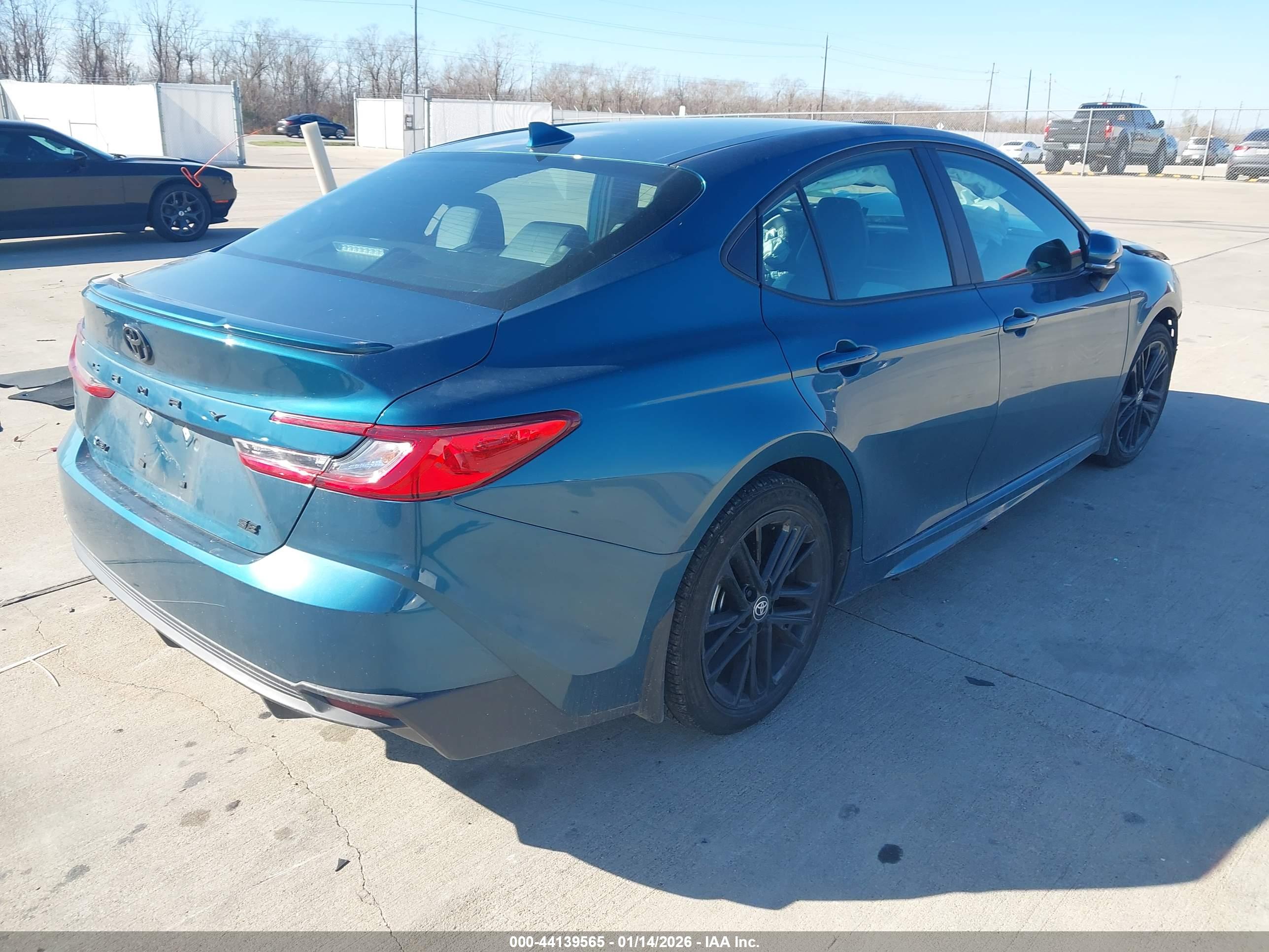 TOYOTA CAMRY image 4