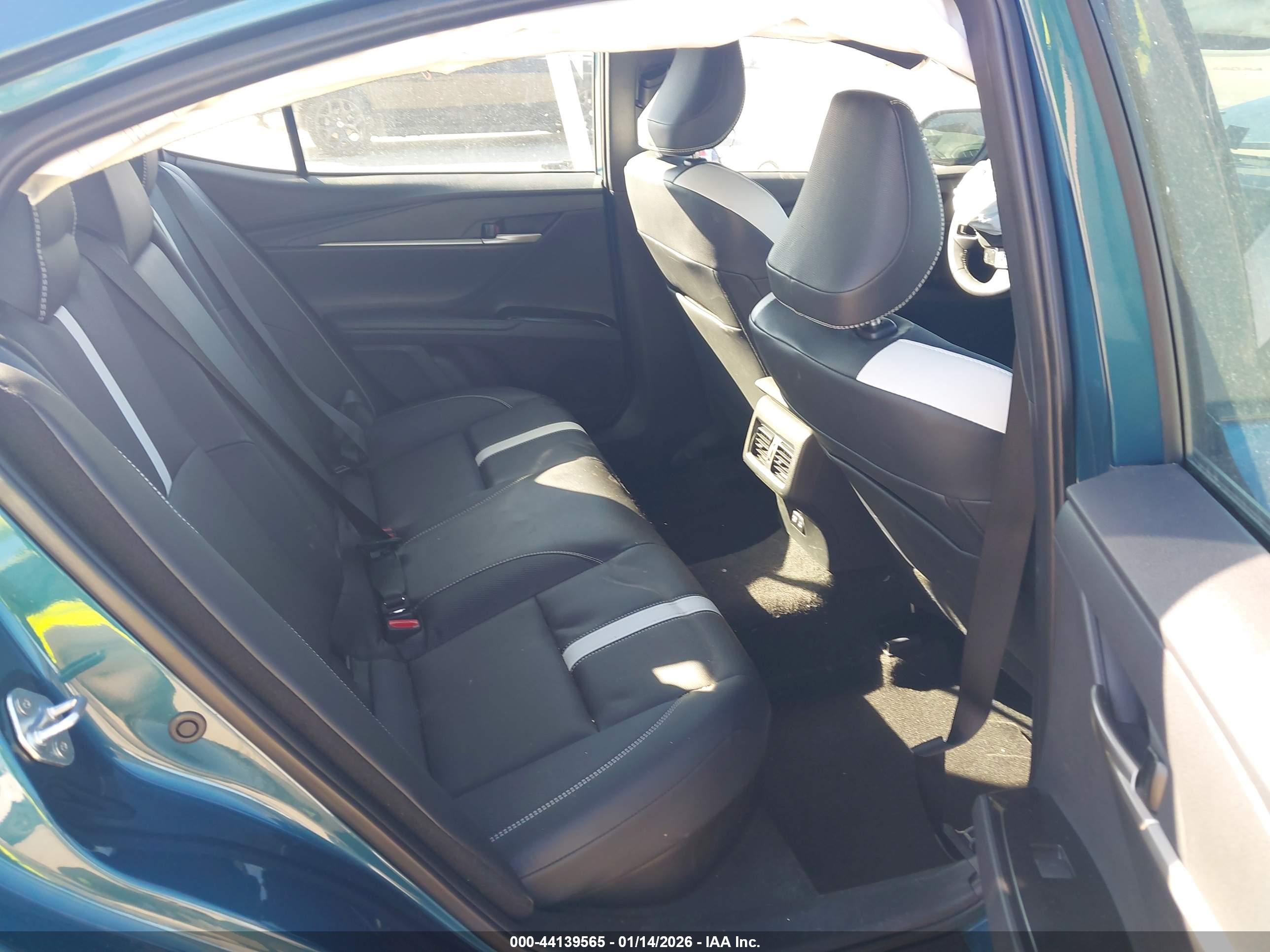 TOYOTA CAMRY image 8