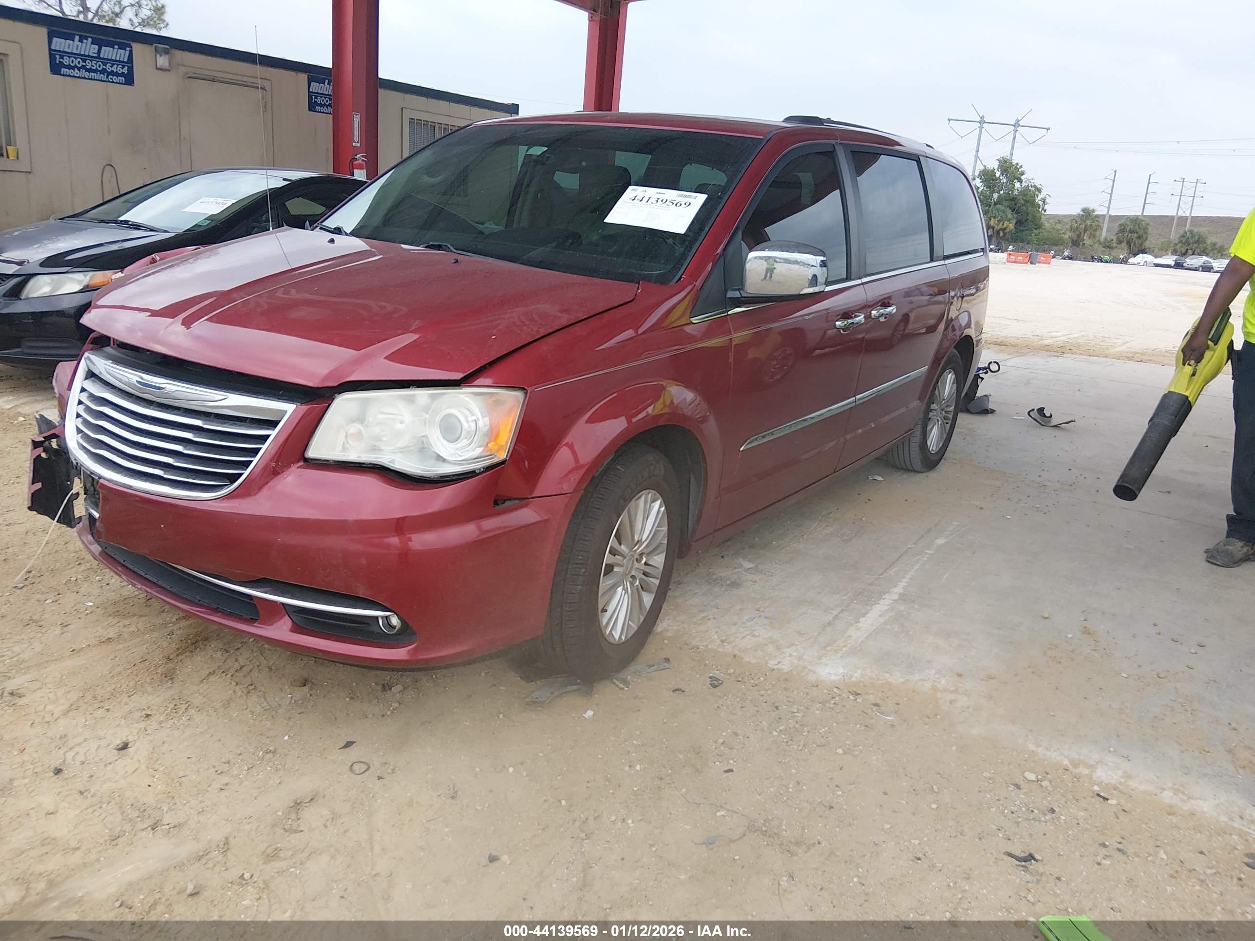 CHRYSLER TOWN image 2