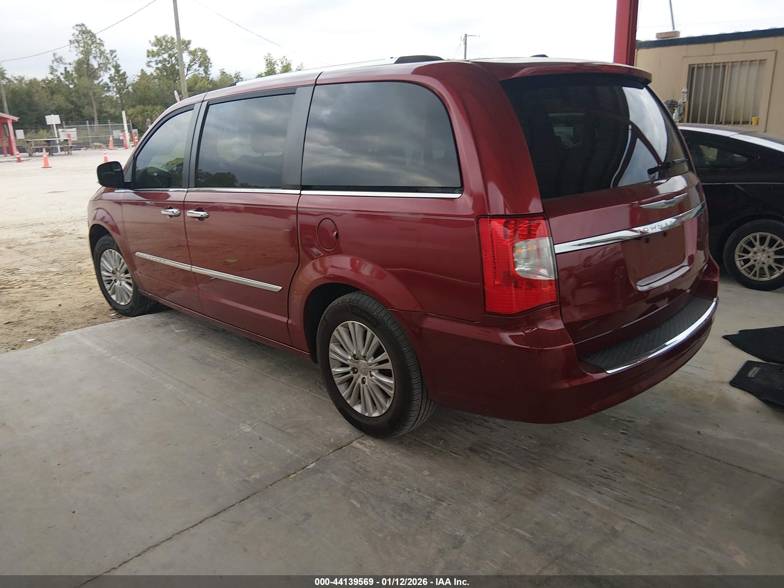 CHRYSLER TOWN image 3