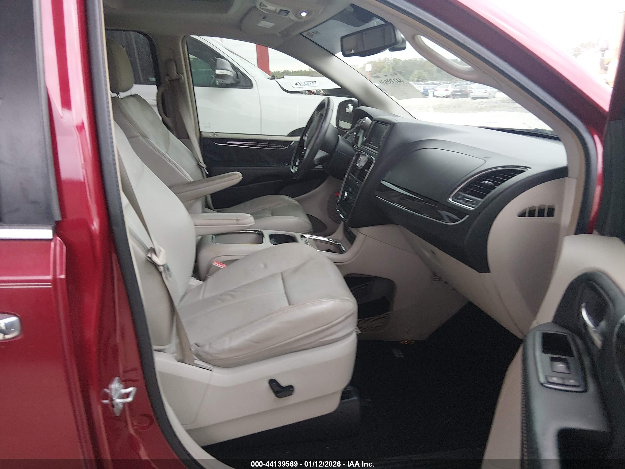 CHRYSLER TOWN image 5