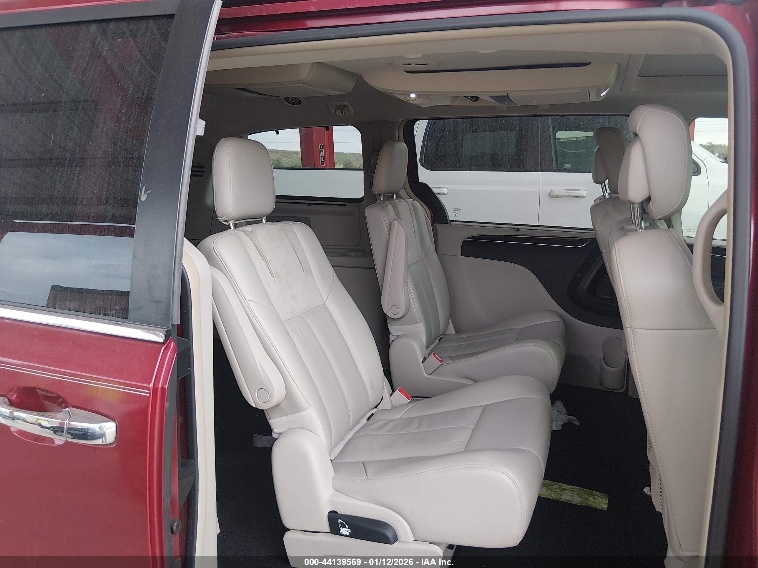 CHRYSLER TOWN image 8