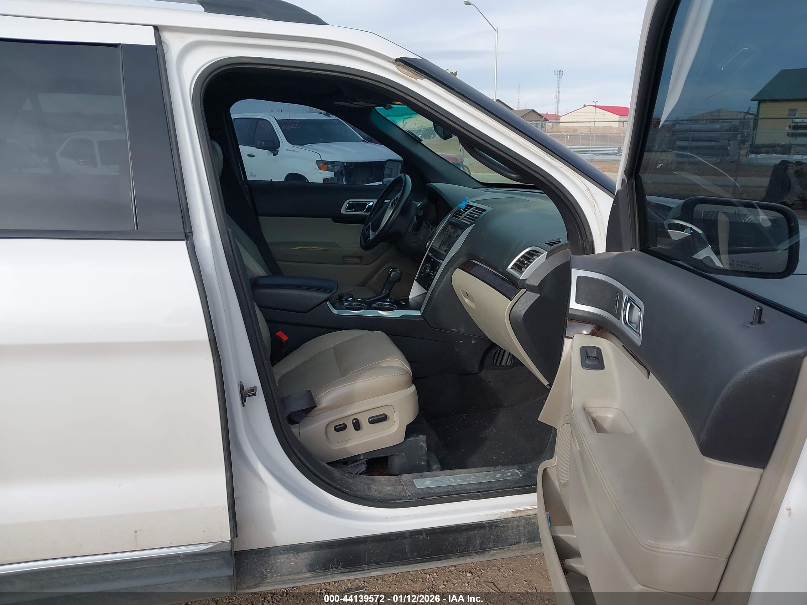 FORD EXPLORER image 5