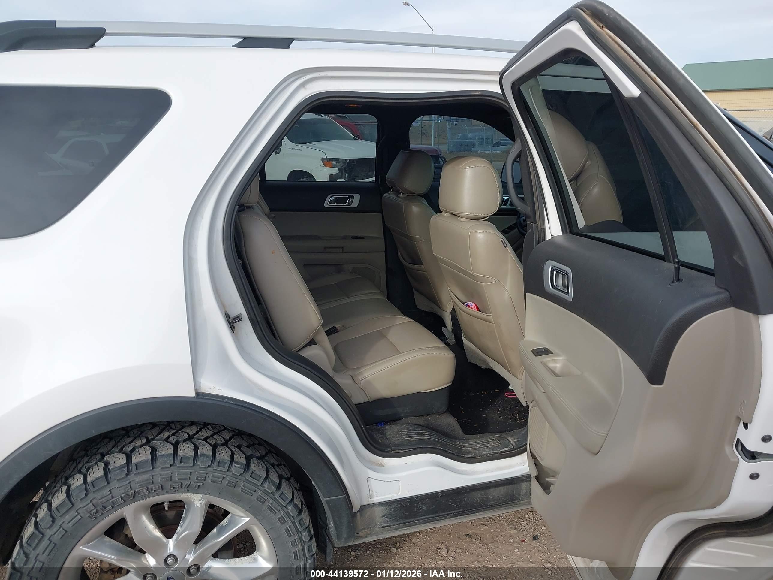 FORD EXPLORER image 8