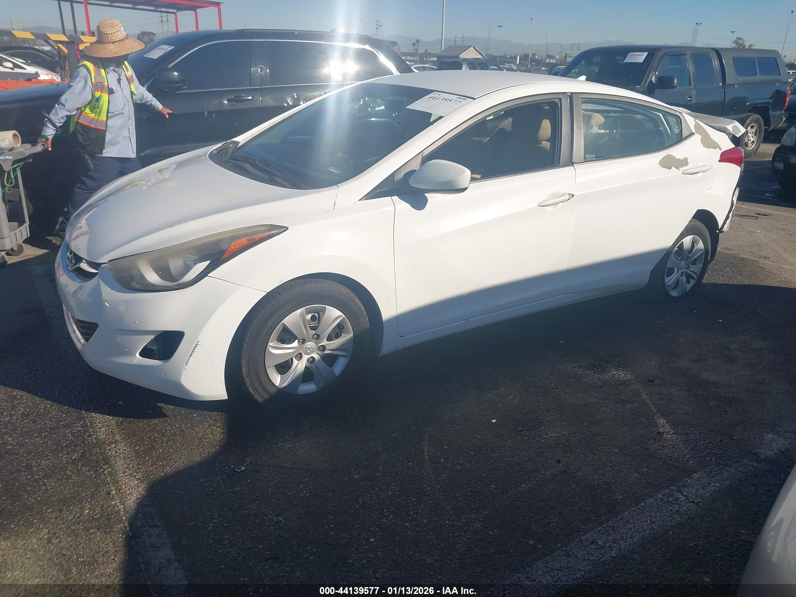 HYUNDAI ELANTRA image 2
