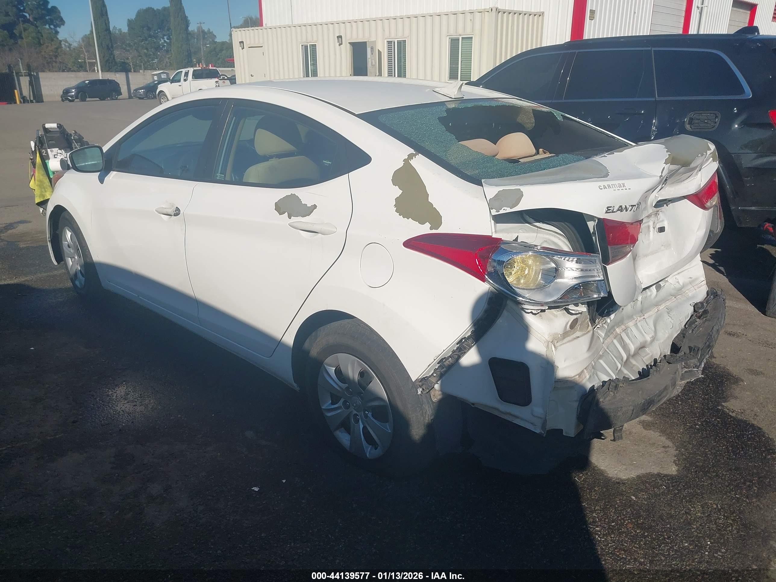 HYUNDAI ELANTRA image 3