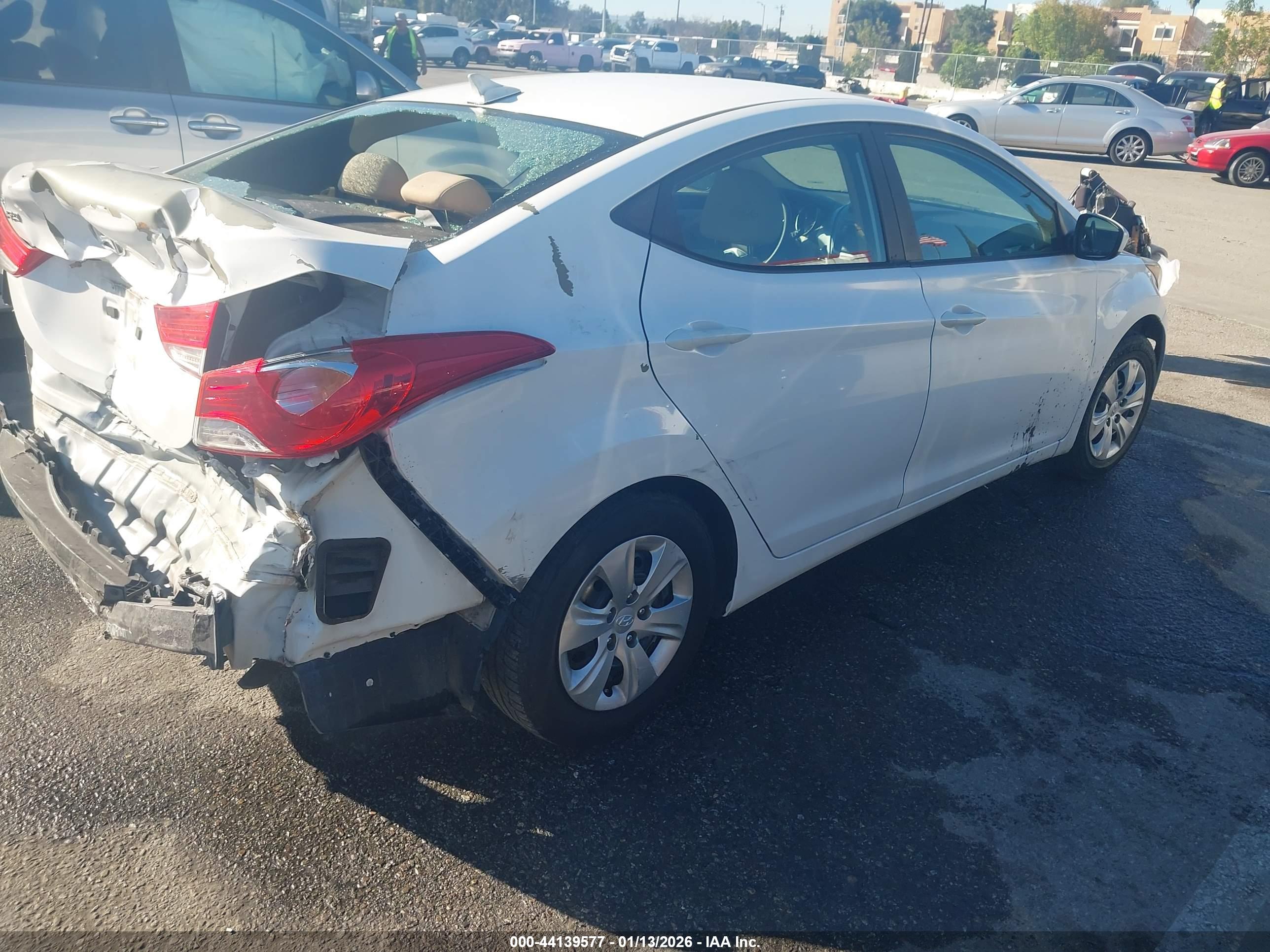 HYUNDAI ELANTRA image 4