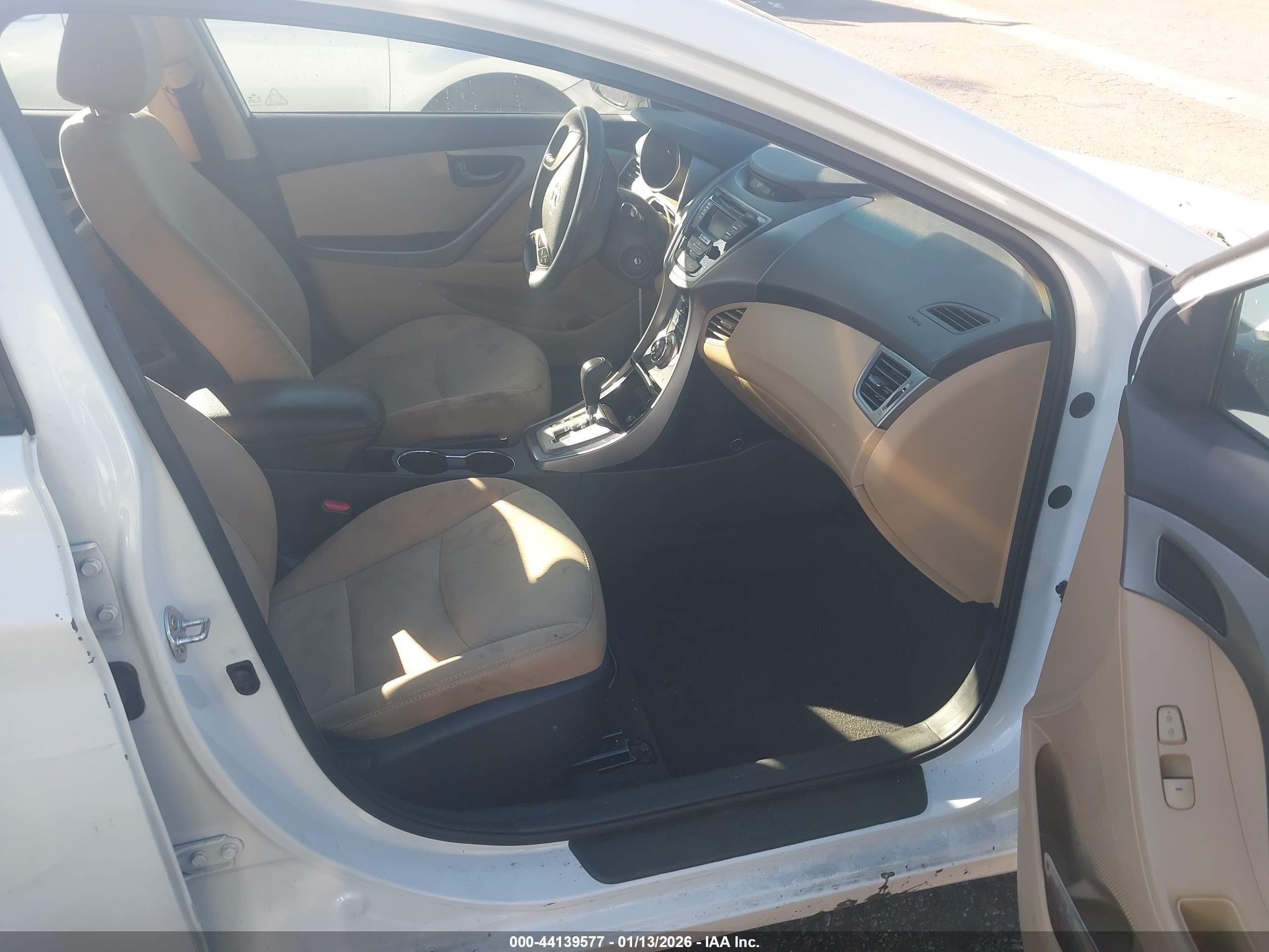HYUNDAI ELANTRA image 5