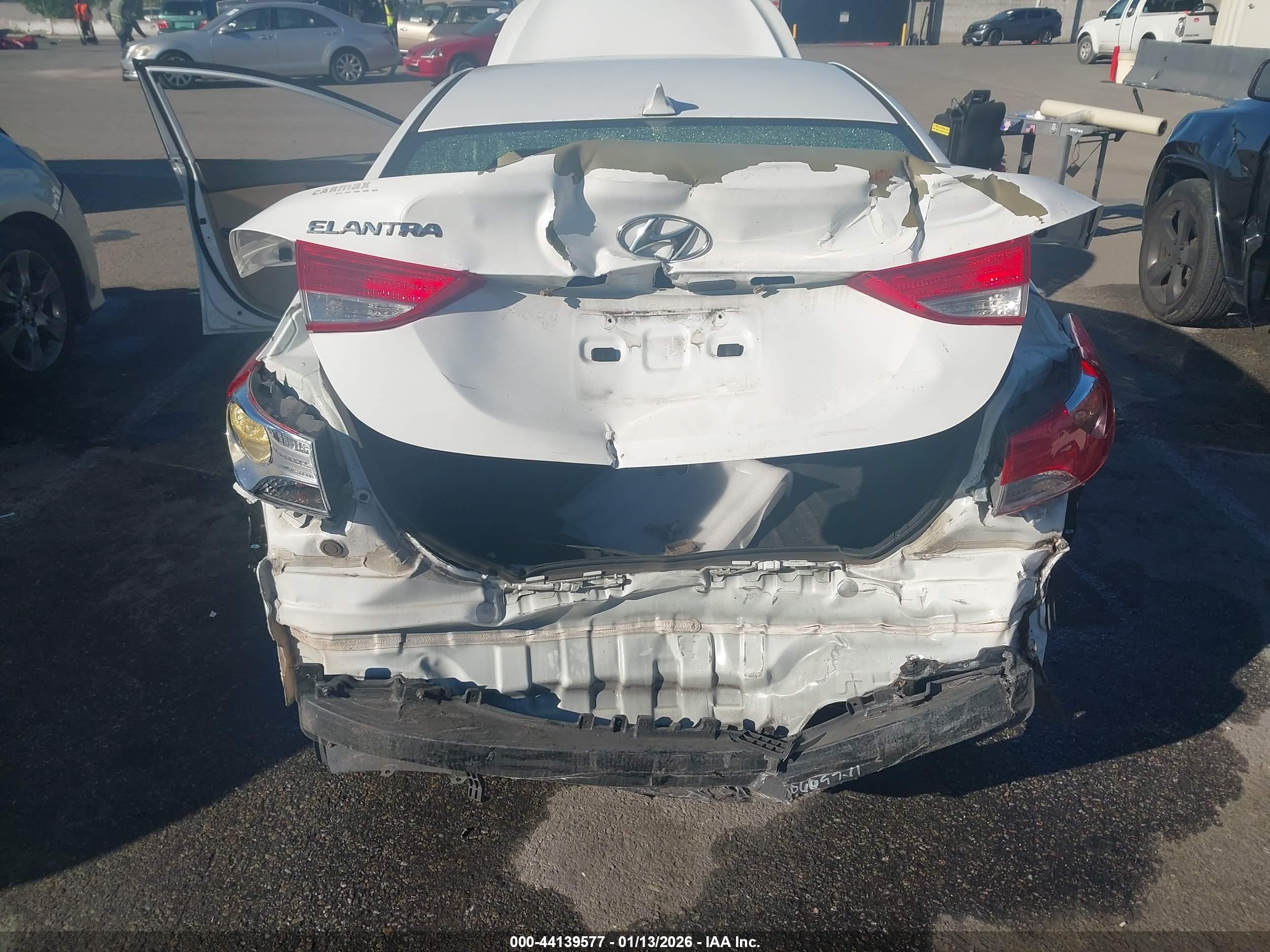 HYUNDAI ELANTRA image 6