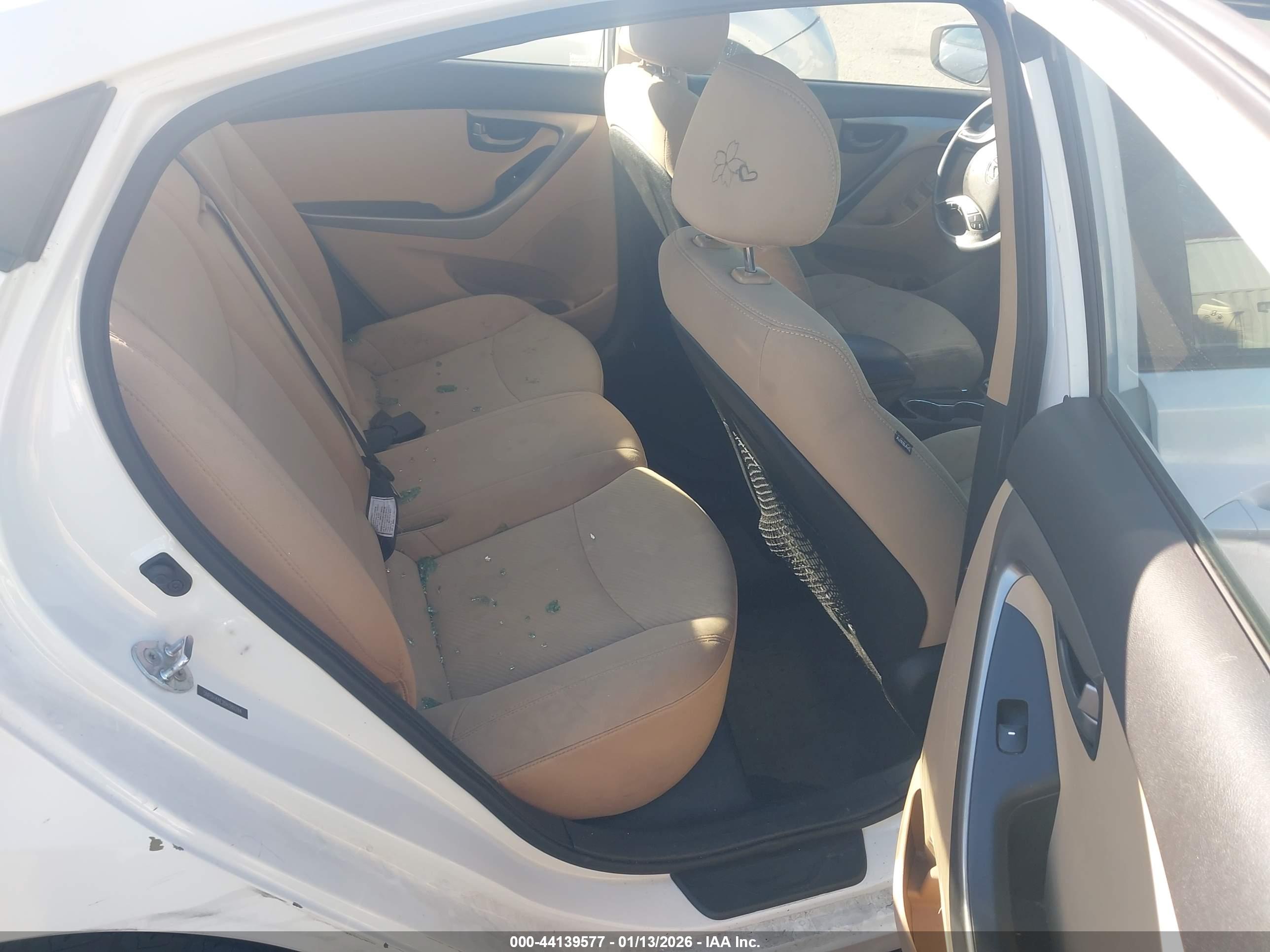HYUNDAI ELANTRA image 8