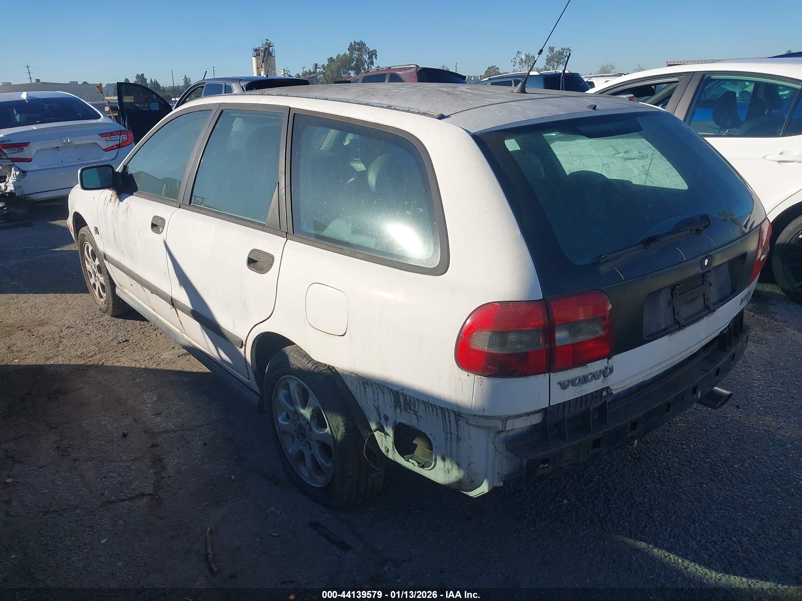 VOLVO V40 image 3