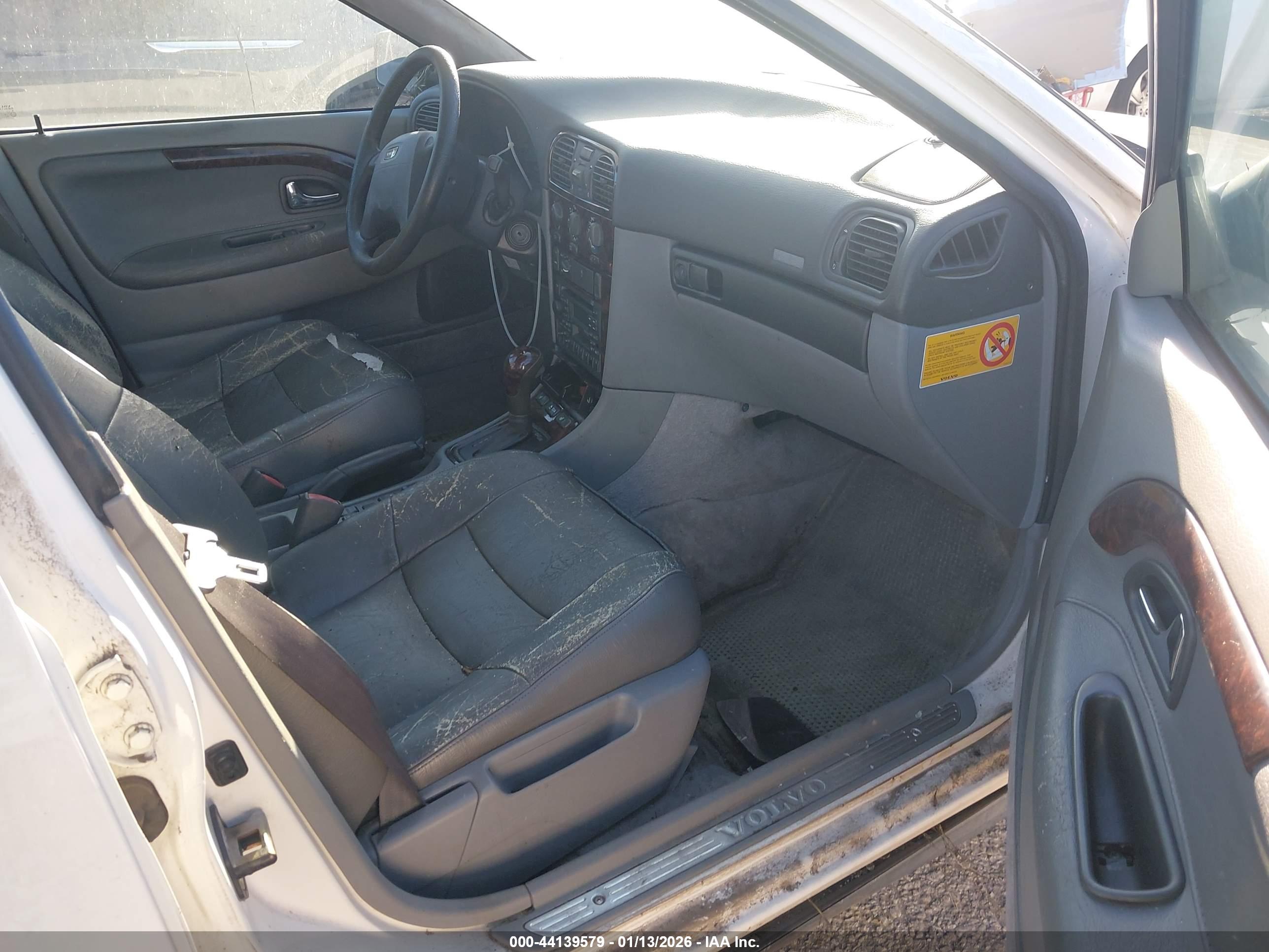VOLVO V40 image 5
