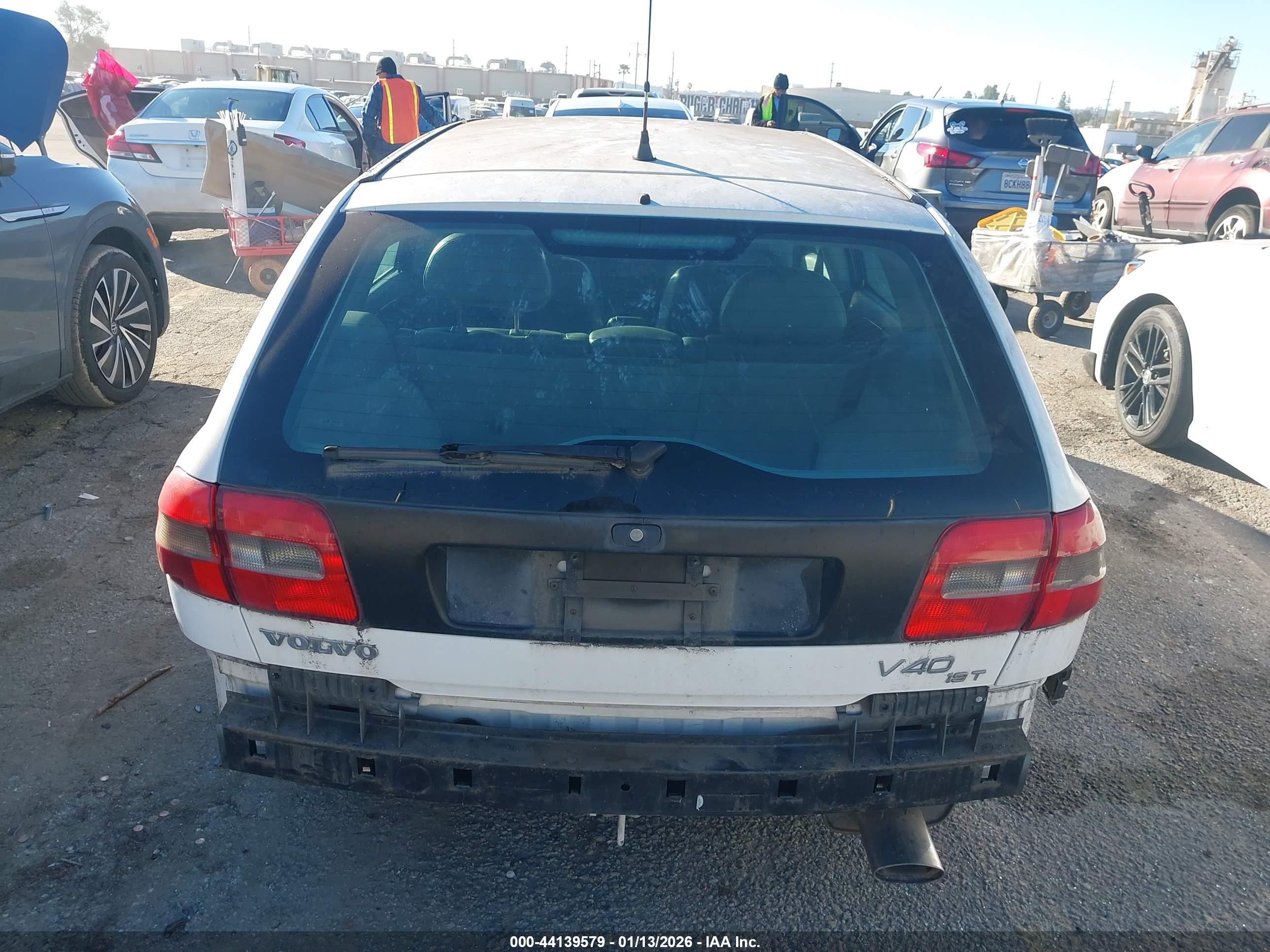 VOLVO V40 image 6