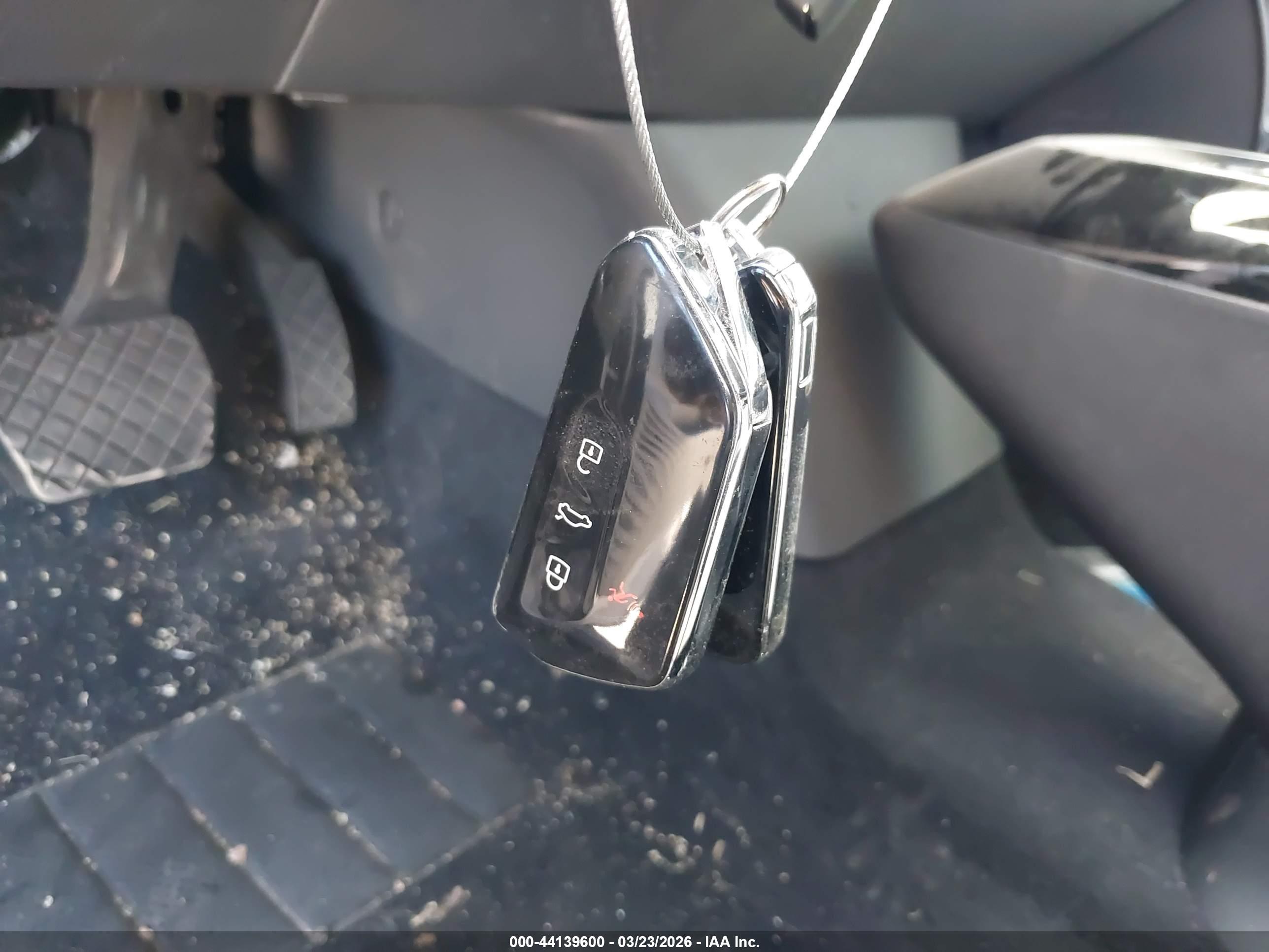 VOLKSWAGEN ID.4 image 11