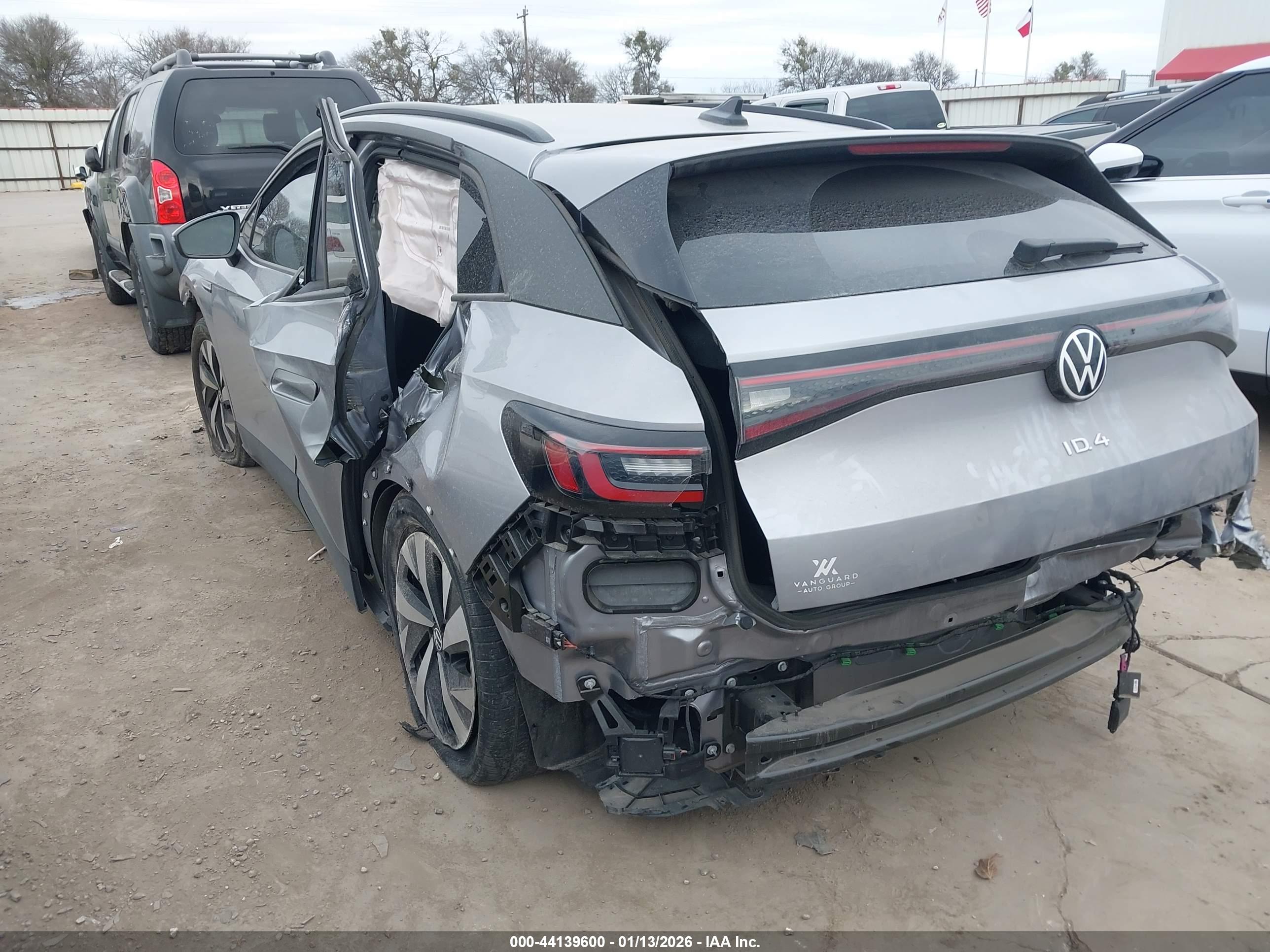 VOLKSWAGEN ID.4 image 3