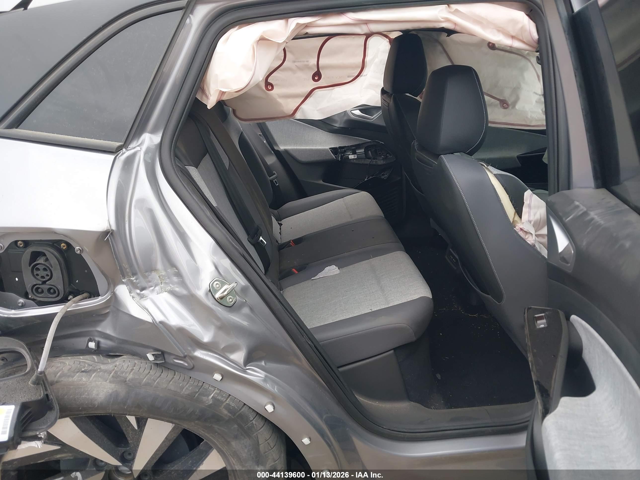 VOLKSWAGEN ID.4 image 8