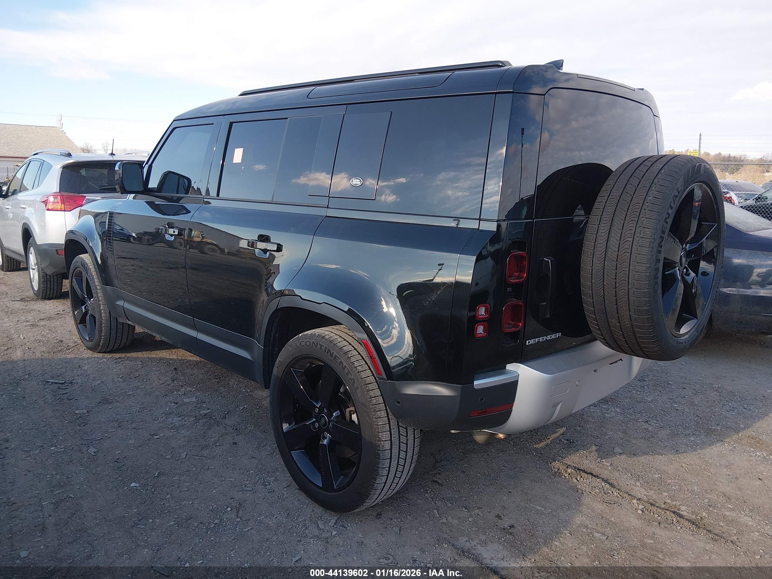 LAND ROVER image 3