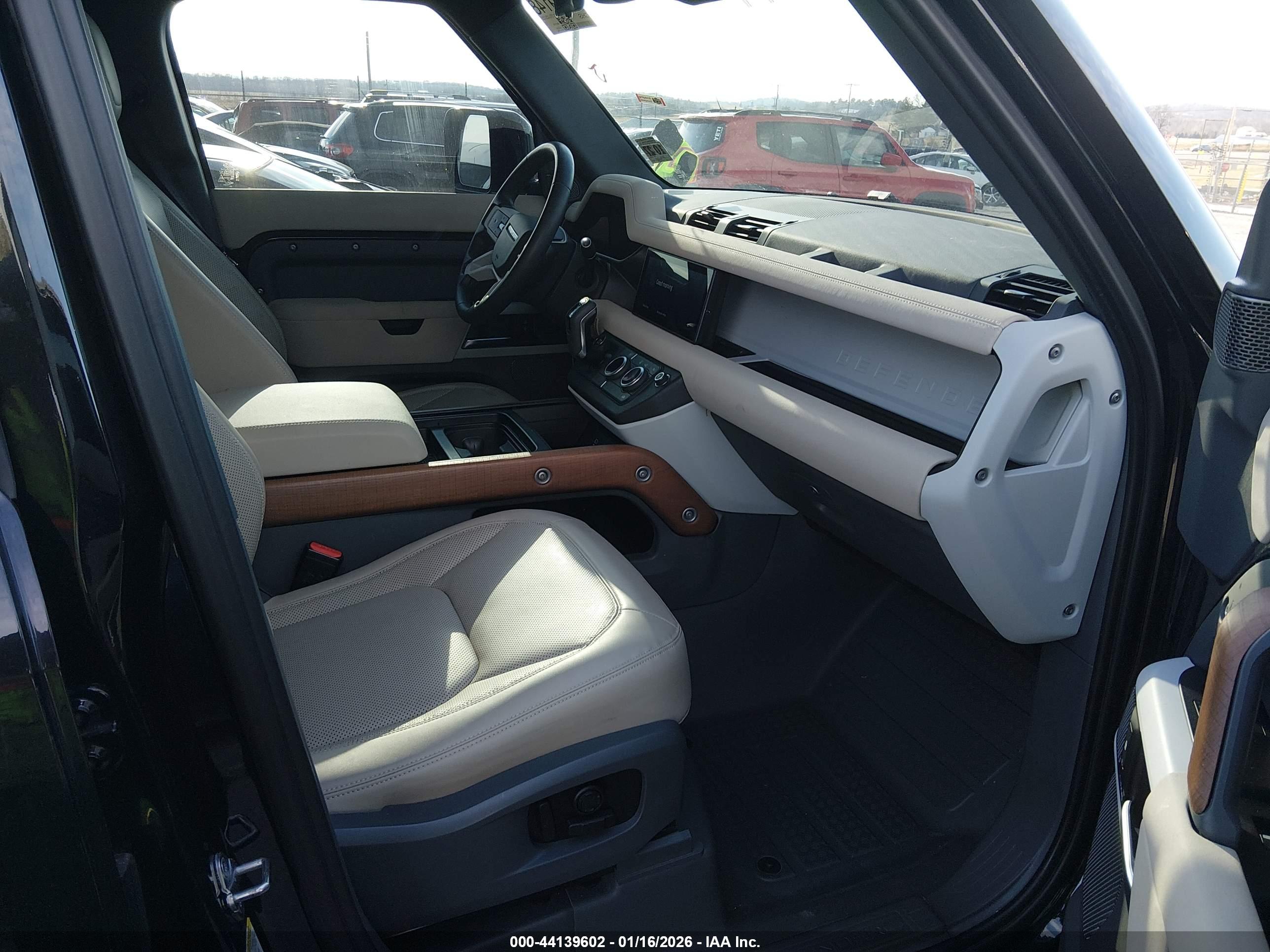 LAND ROVER image 5