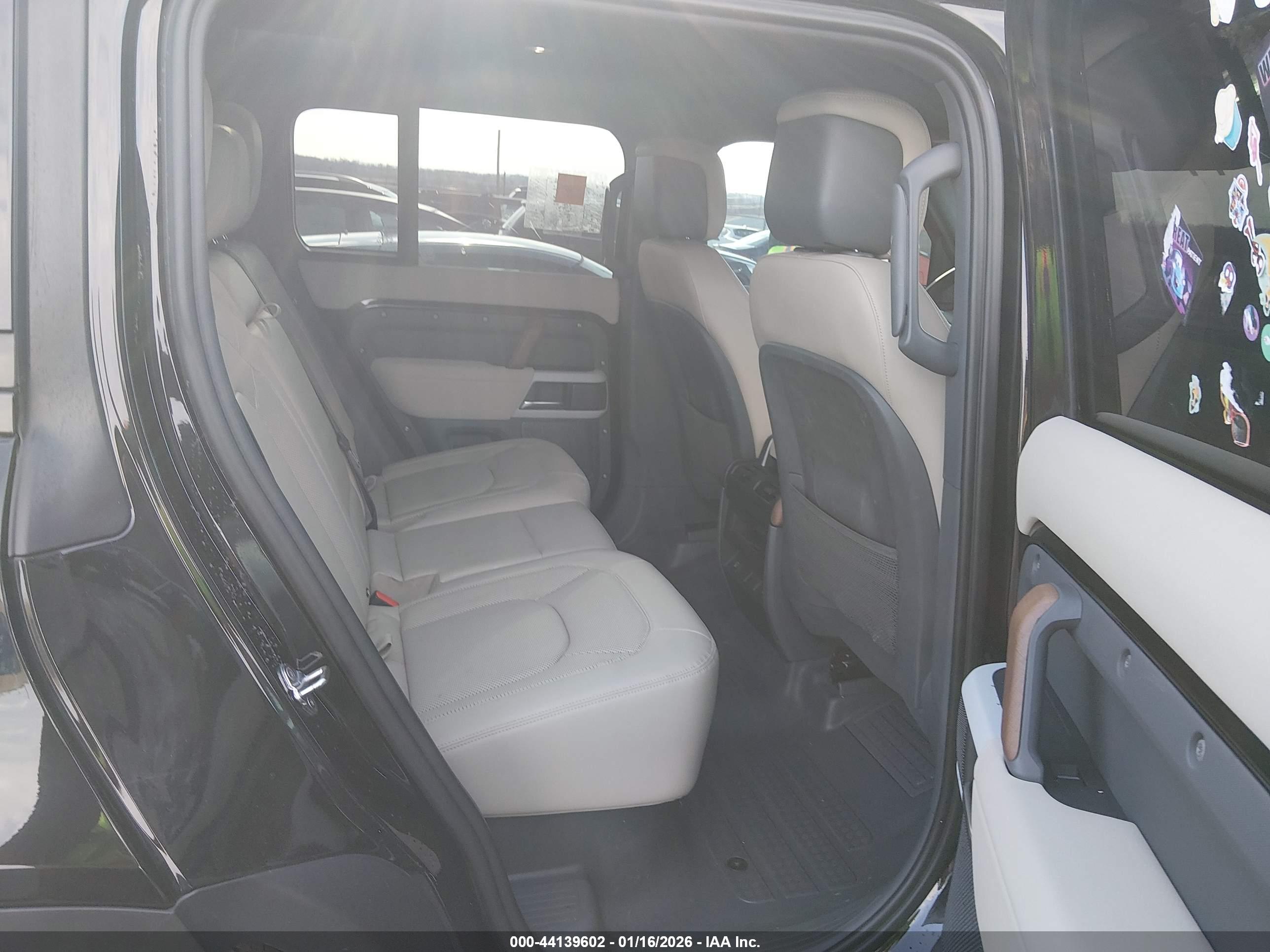 LAND ROVER image 8
