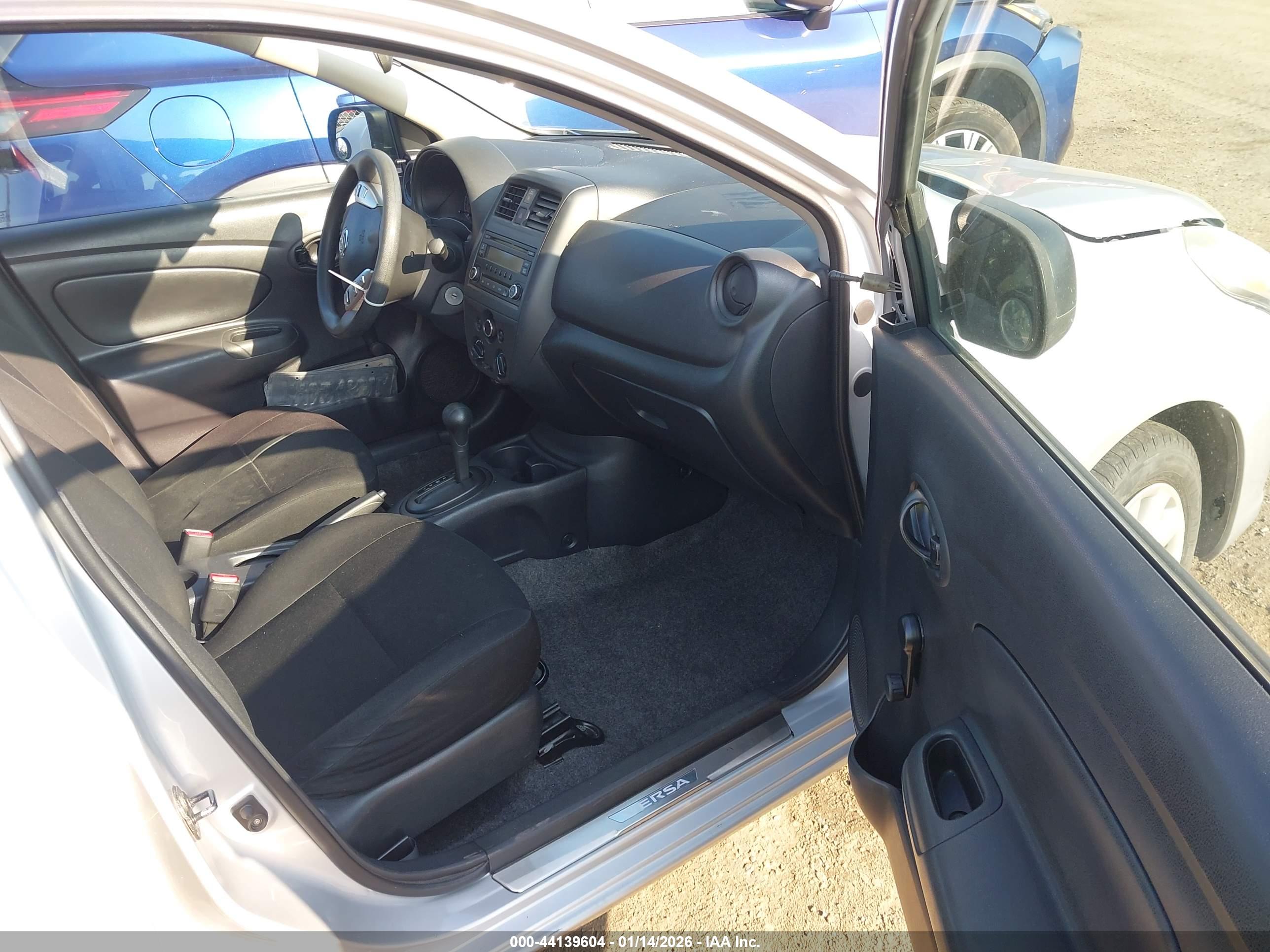 NISSAN VERSA image 5