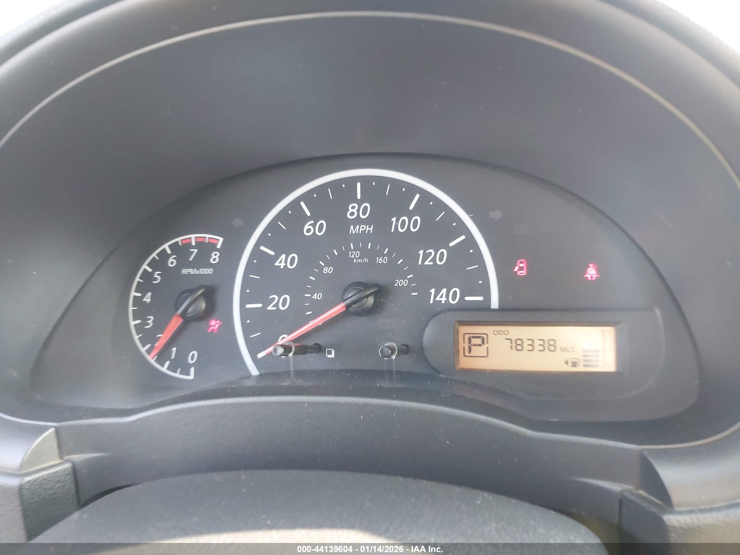 NISSAN VERSA image 7