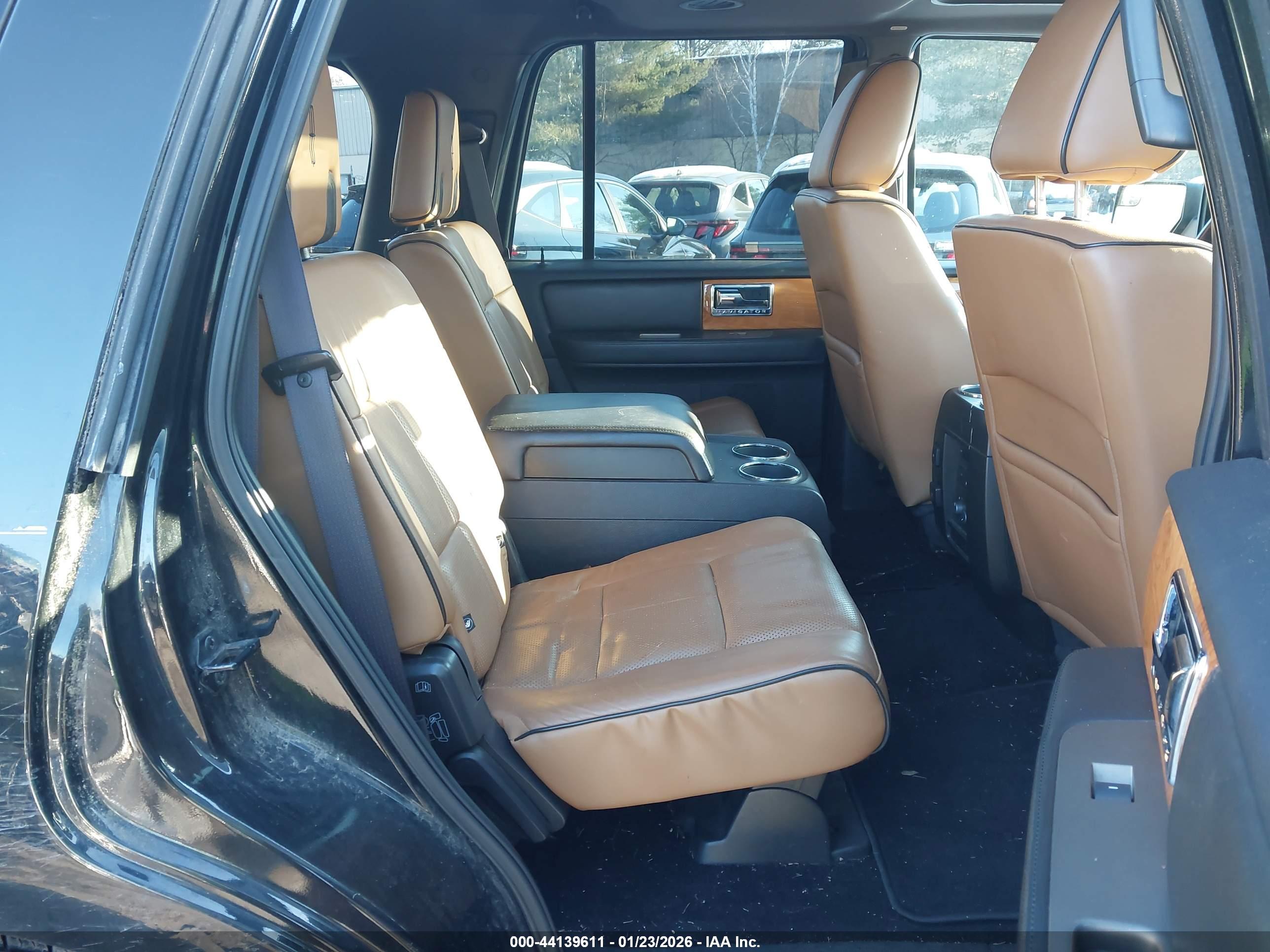 LINCOLN NAVIGATOR image 8