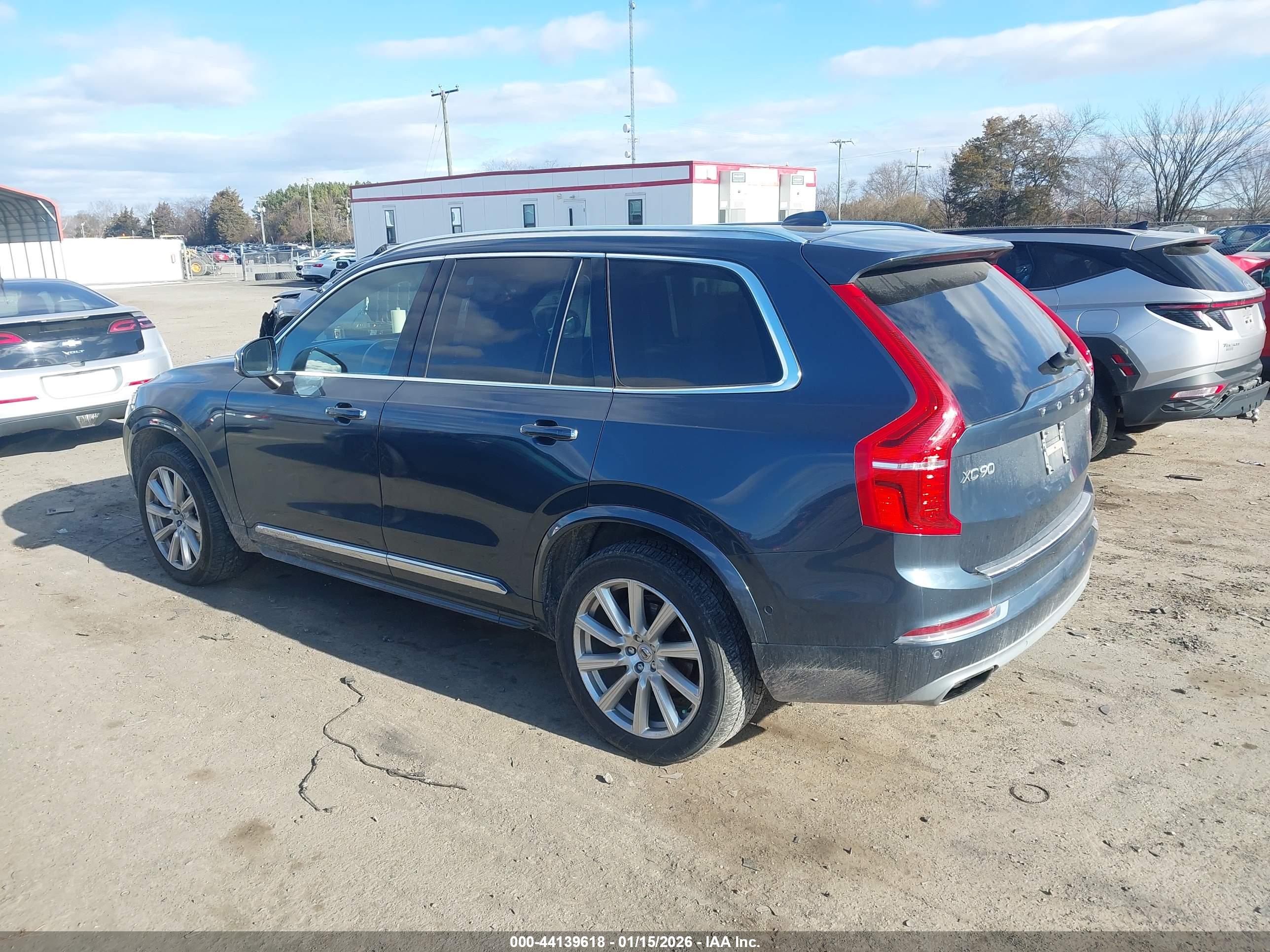 VOLVO XC90 image 3