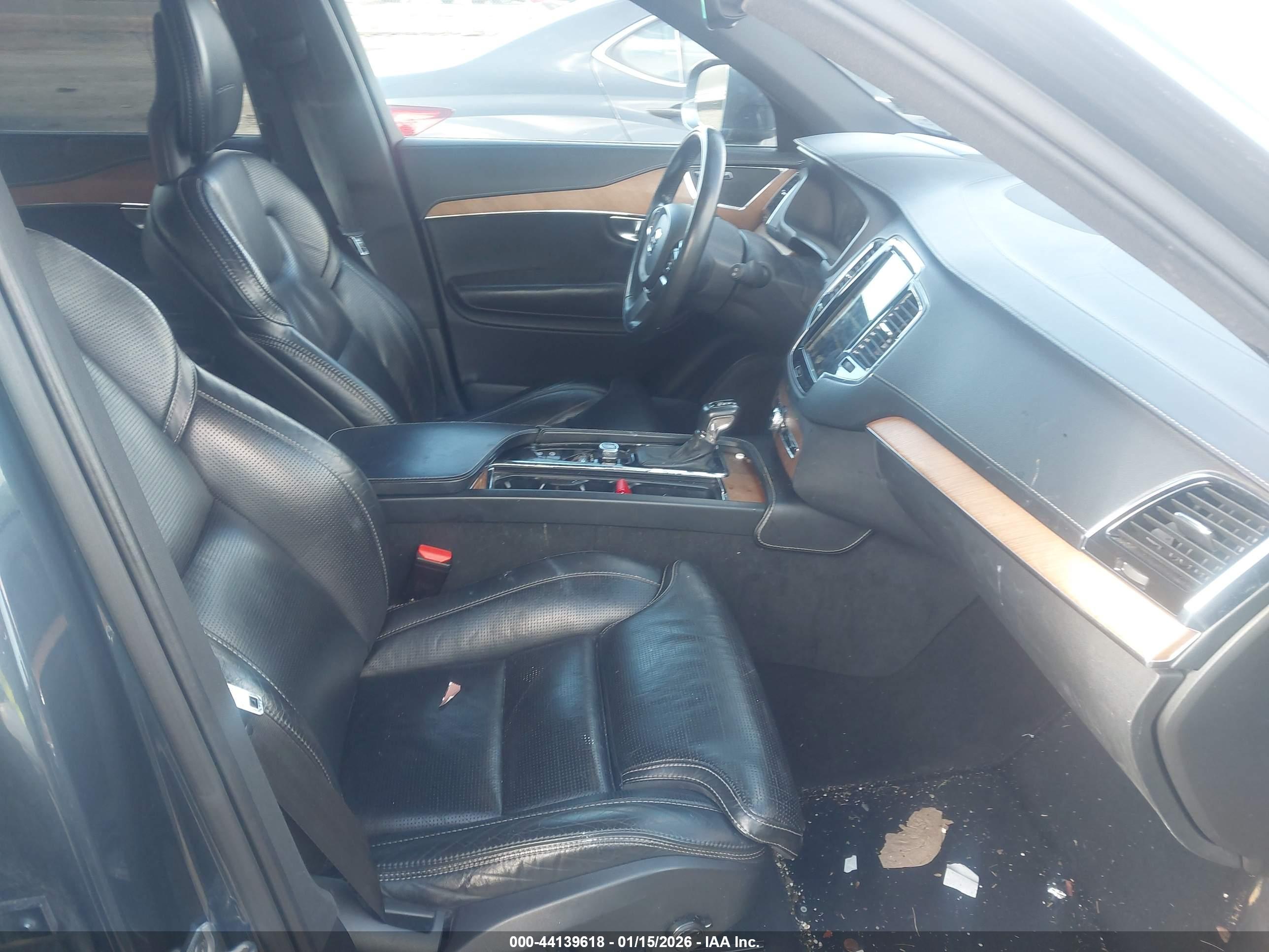 VOLVO XC90 image 5