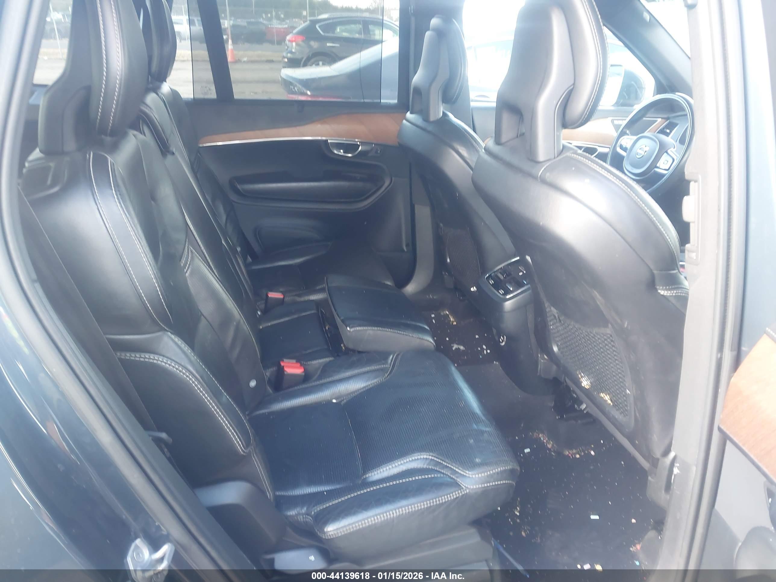 VOLVO XC90 image 8