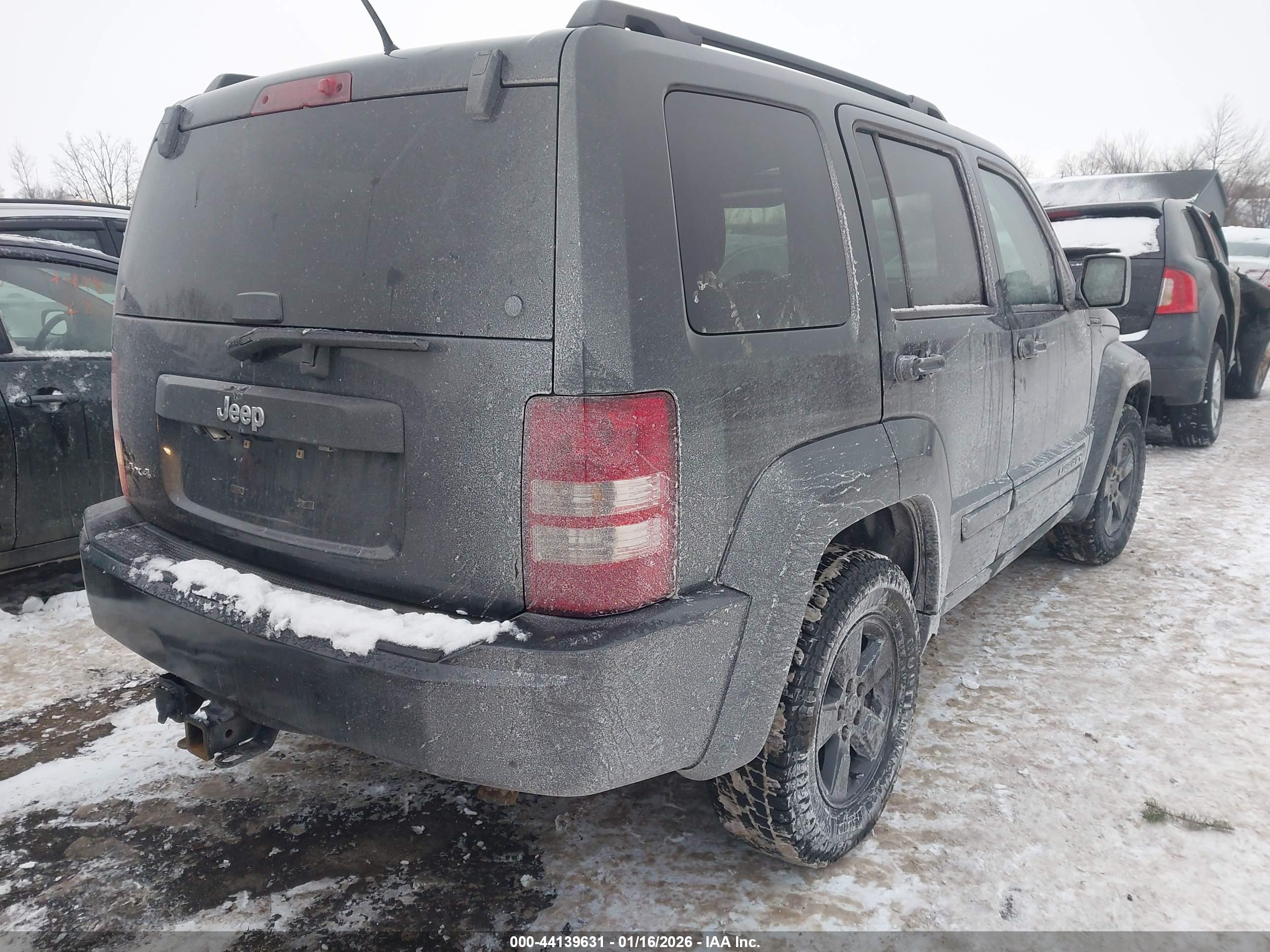 JEEP LIBERTY image 4