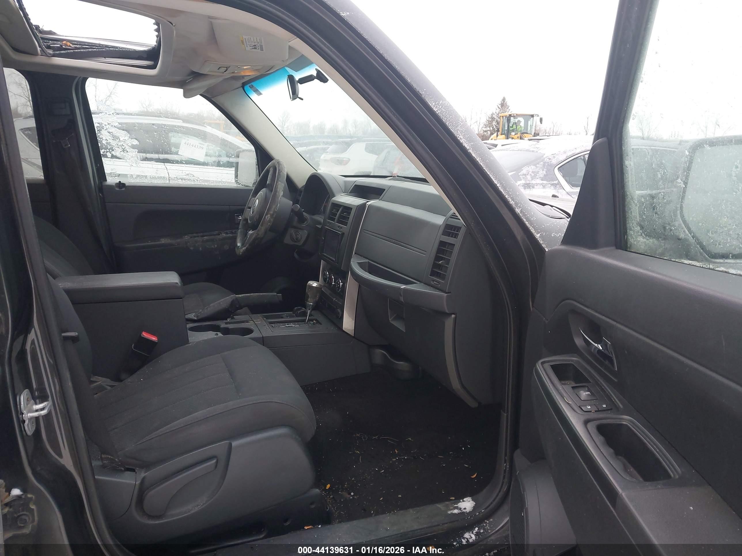 JEEP LIBERTY image 5