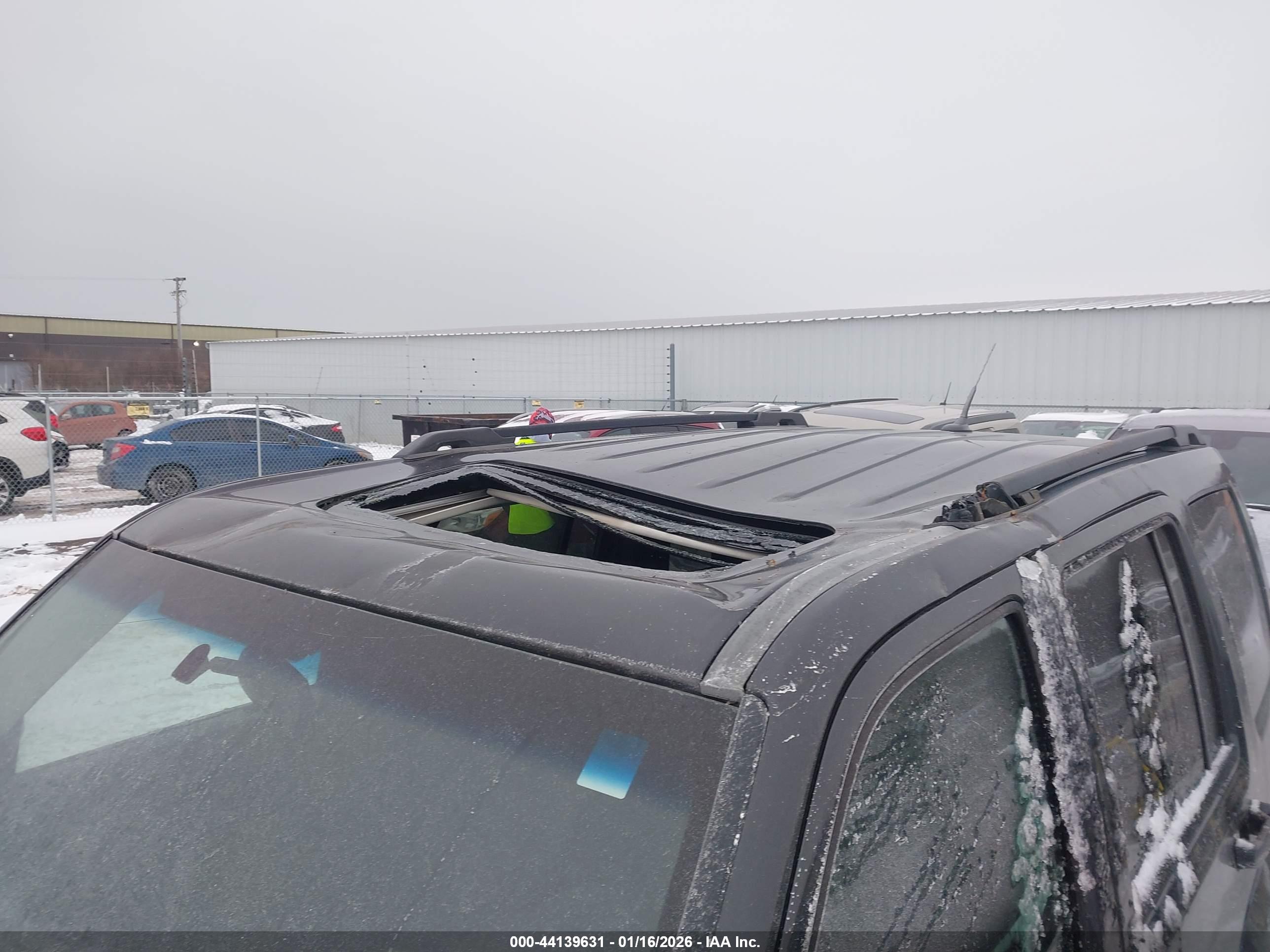 JEEP LIBERTY image 6