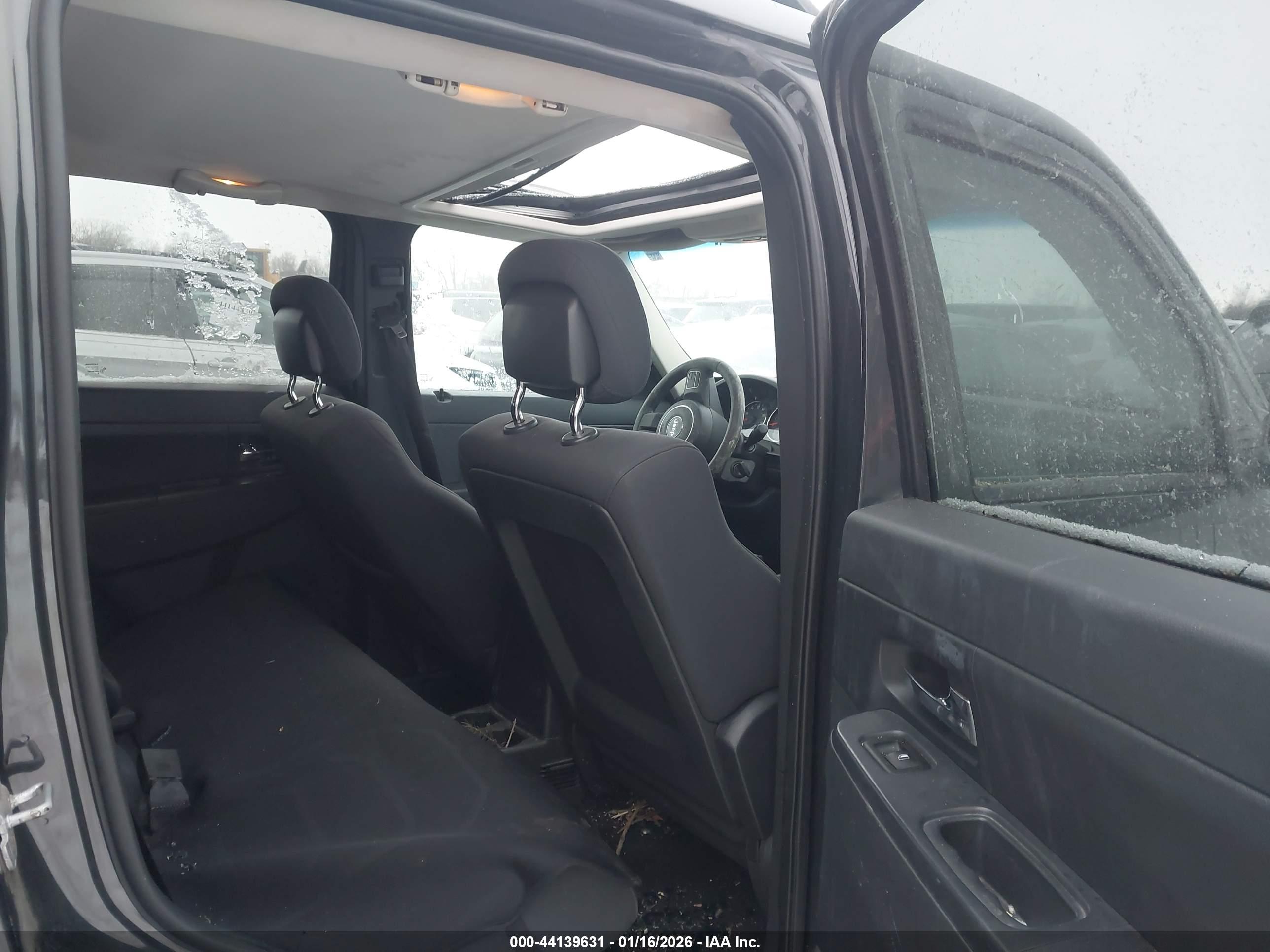 JEEP LIBERTY image 8